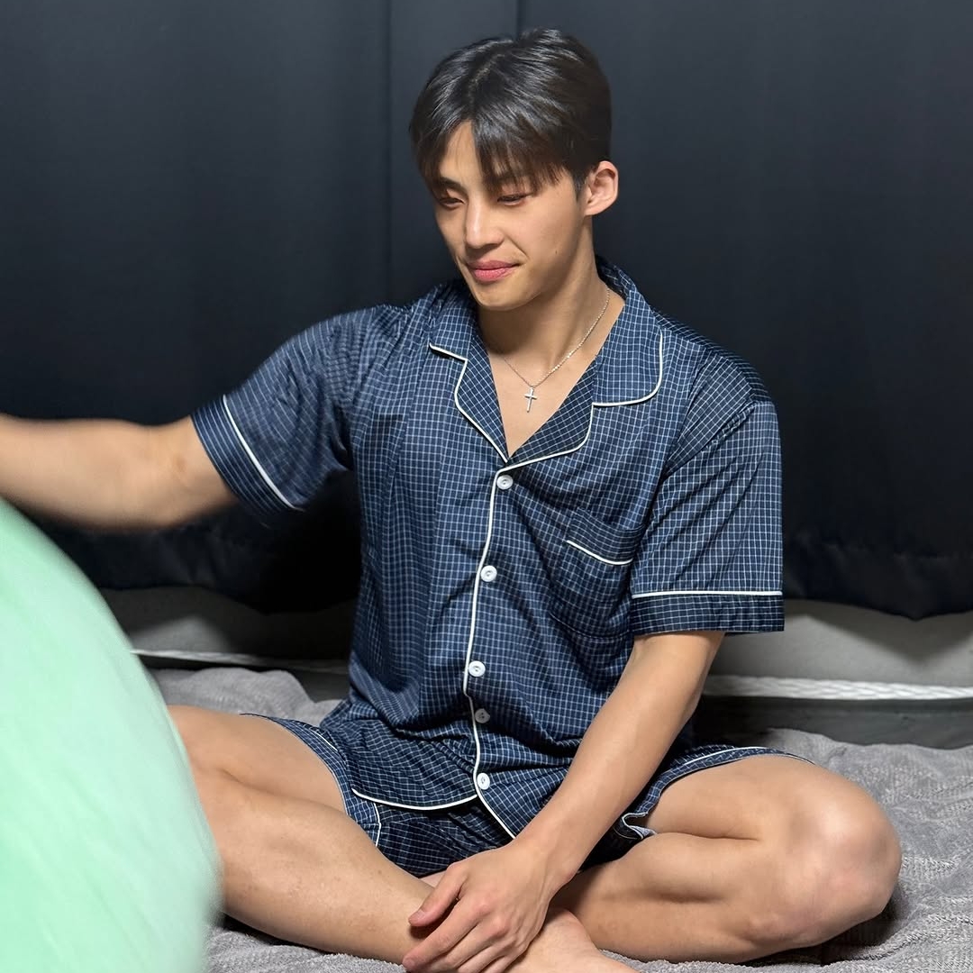 [3% 적립] Aone Cold Check Short Sleeve Pajama Set Navy Check 착용 스타일 - 2