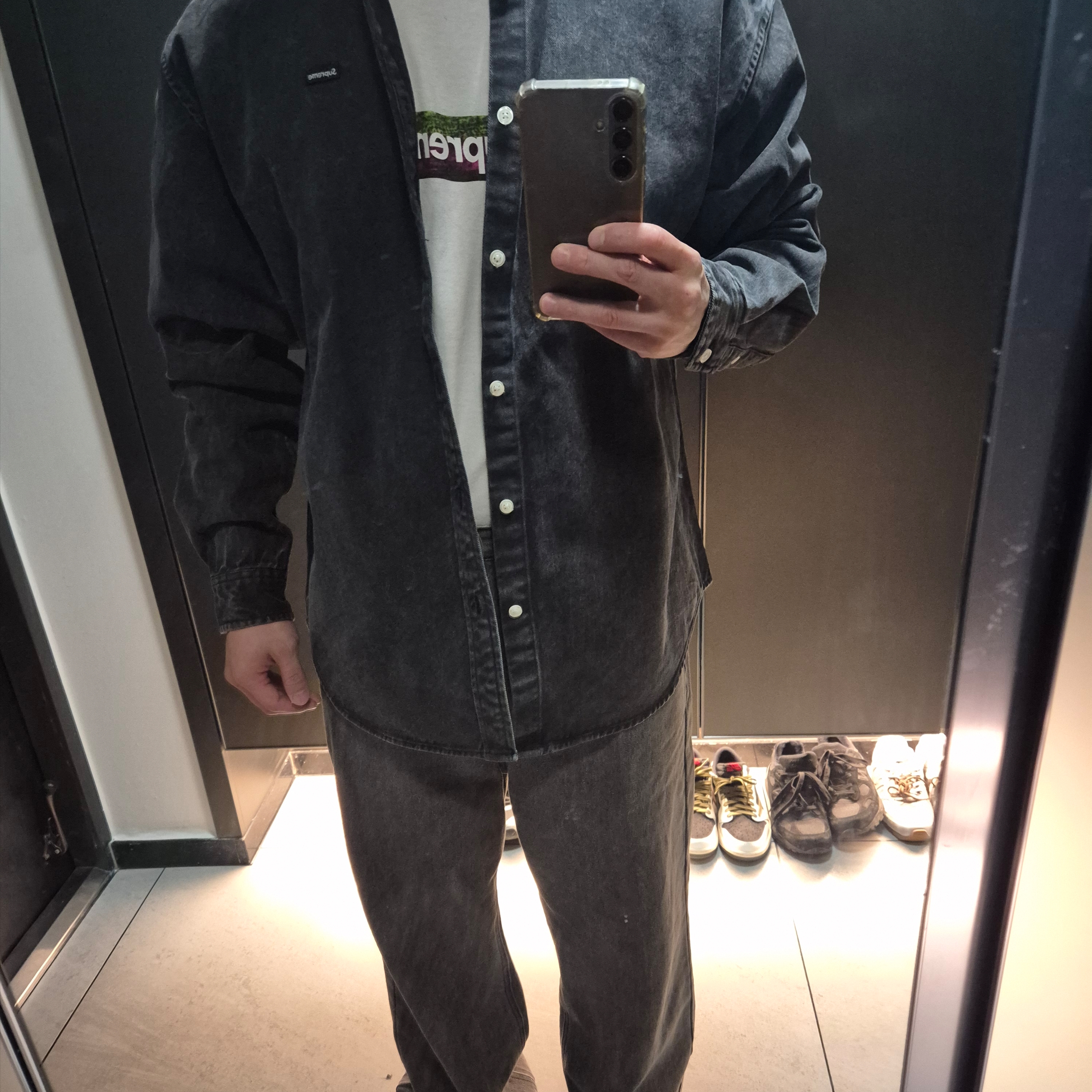 Supreme Small Box Denim Shirt Black - 25SS, Nike x Supreme Air Force 1 Low Flax 착용 스타일 - 6