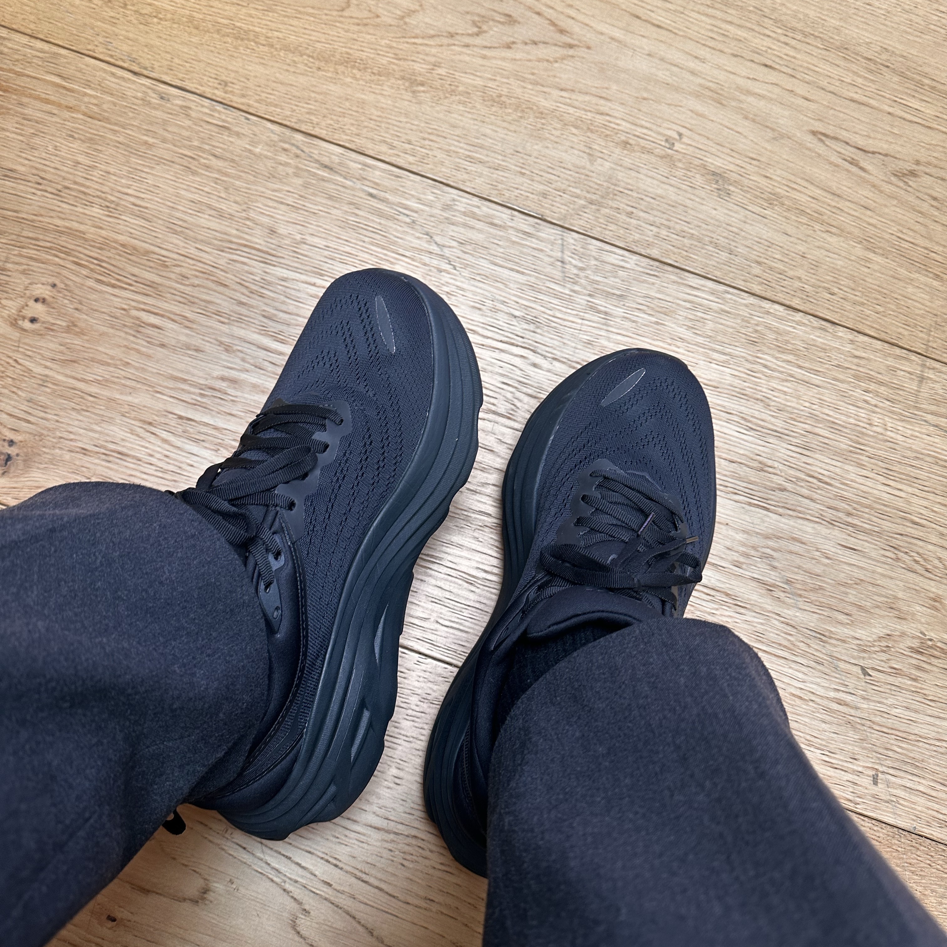 Hoka Bondi 8 Black - X-Wide 착용 스타일 - 3