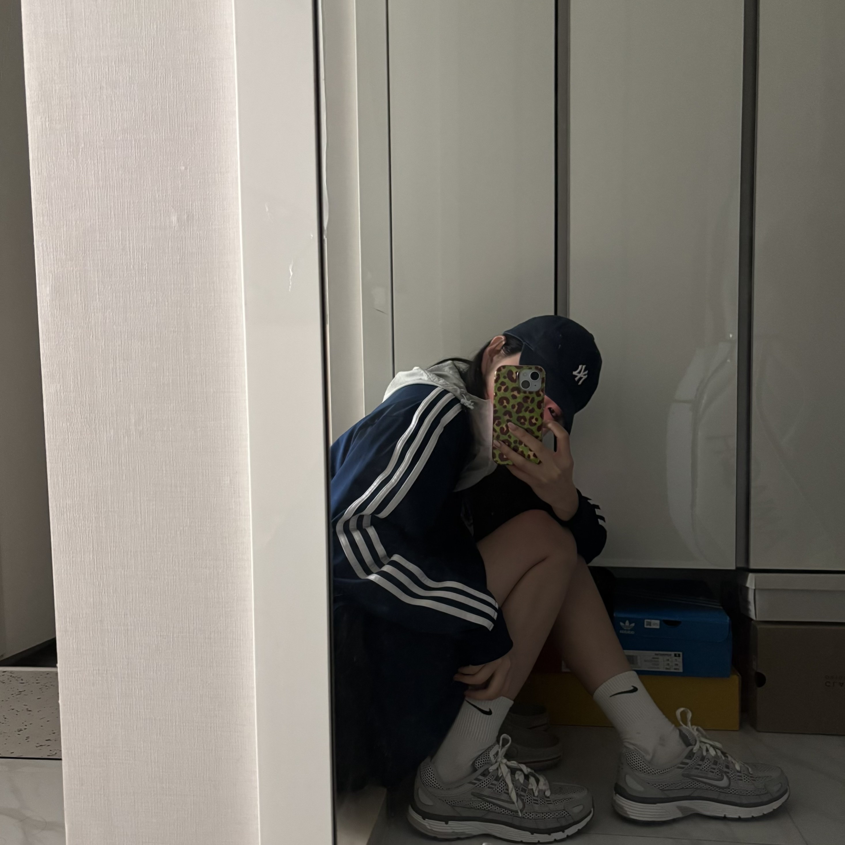 Nike P-6000 PRM Light Iron Ore, Adidas Adicolor Classic Firebird Track Top Night Indigo - KR Sizing 착용 스타일 - 2