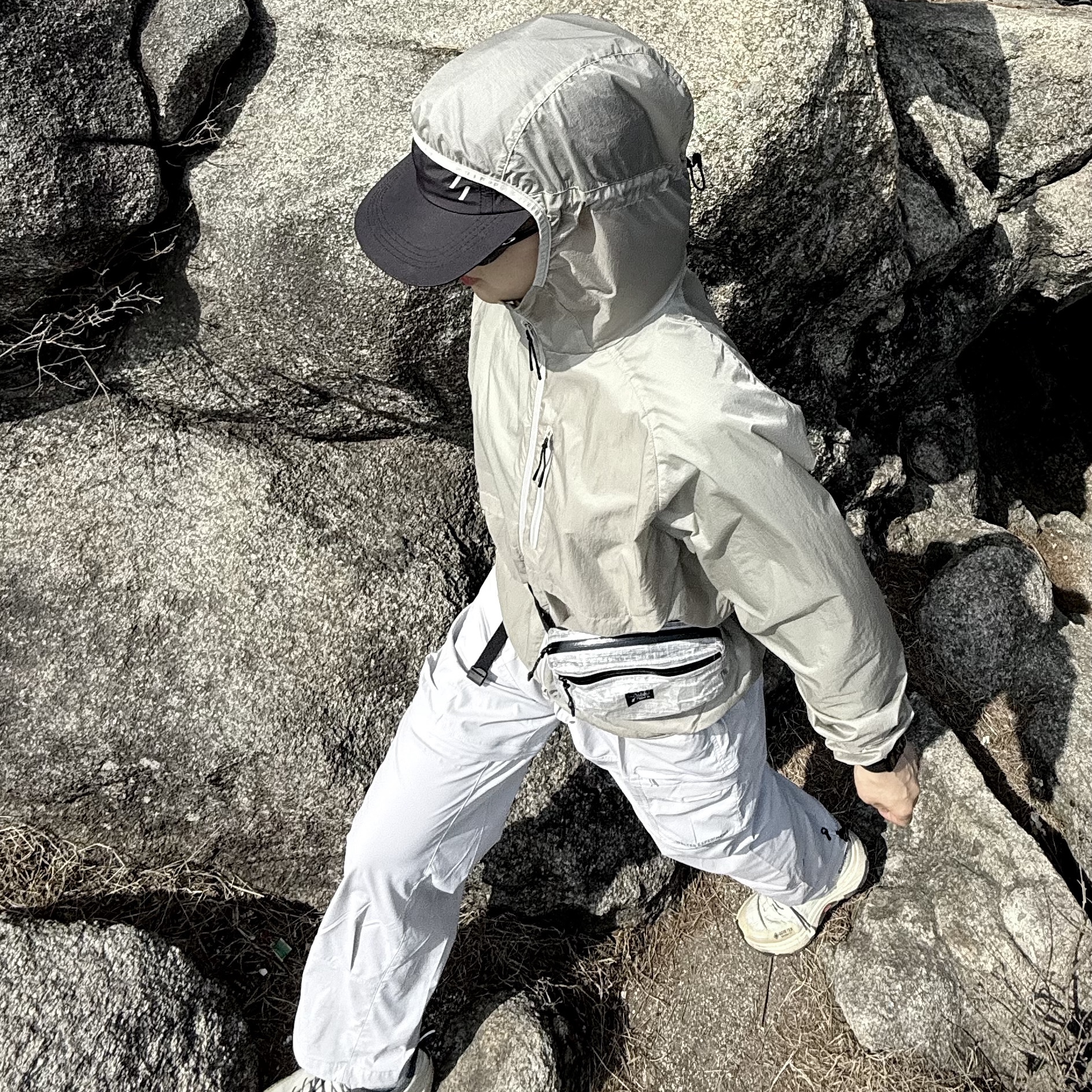 Welter Experiment Nimbus Aeropack Windbreaker Light Gray 착용 스타일 - 1