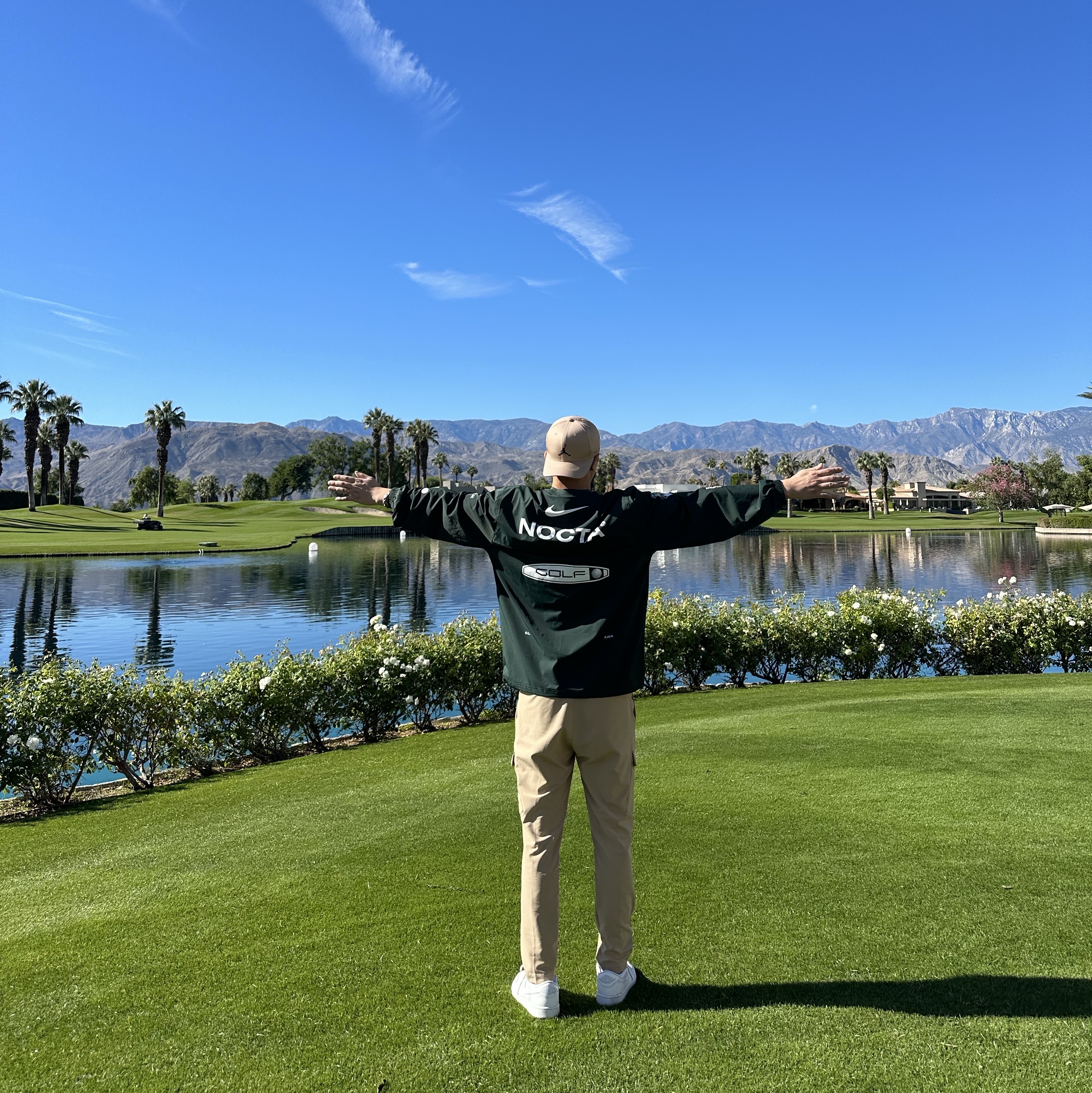 Nike x Drake Nocta Golf Crewneck Top Green - US/EU, Jordan 1 Low Golf Triple White 착용 스타일 - 1