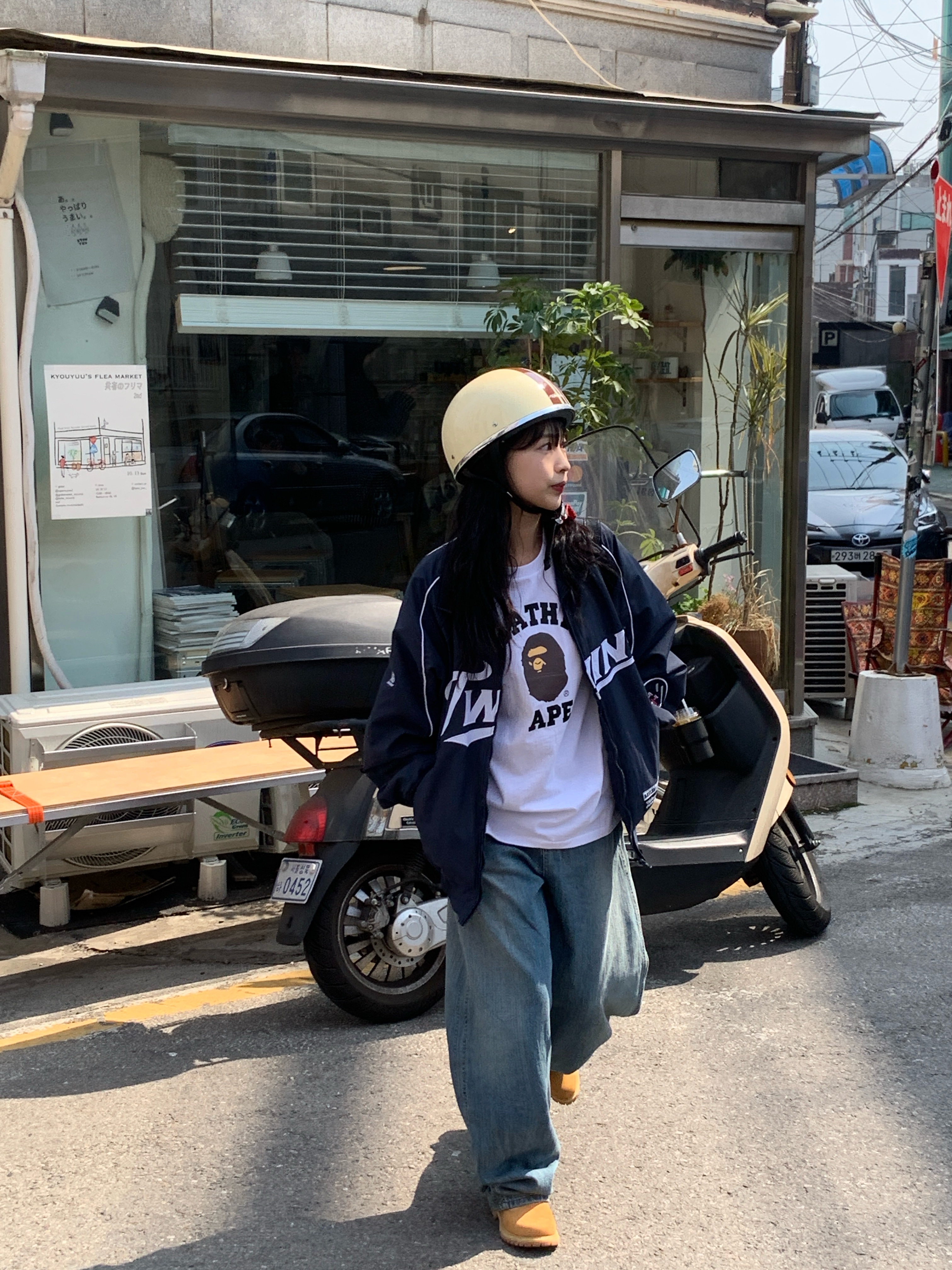 BAPE College L/S T-Shirt White, BDNS x LG TWINS Dugout Jacket Navy 착용 스타일 - 1