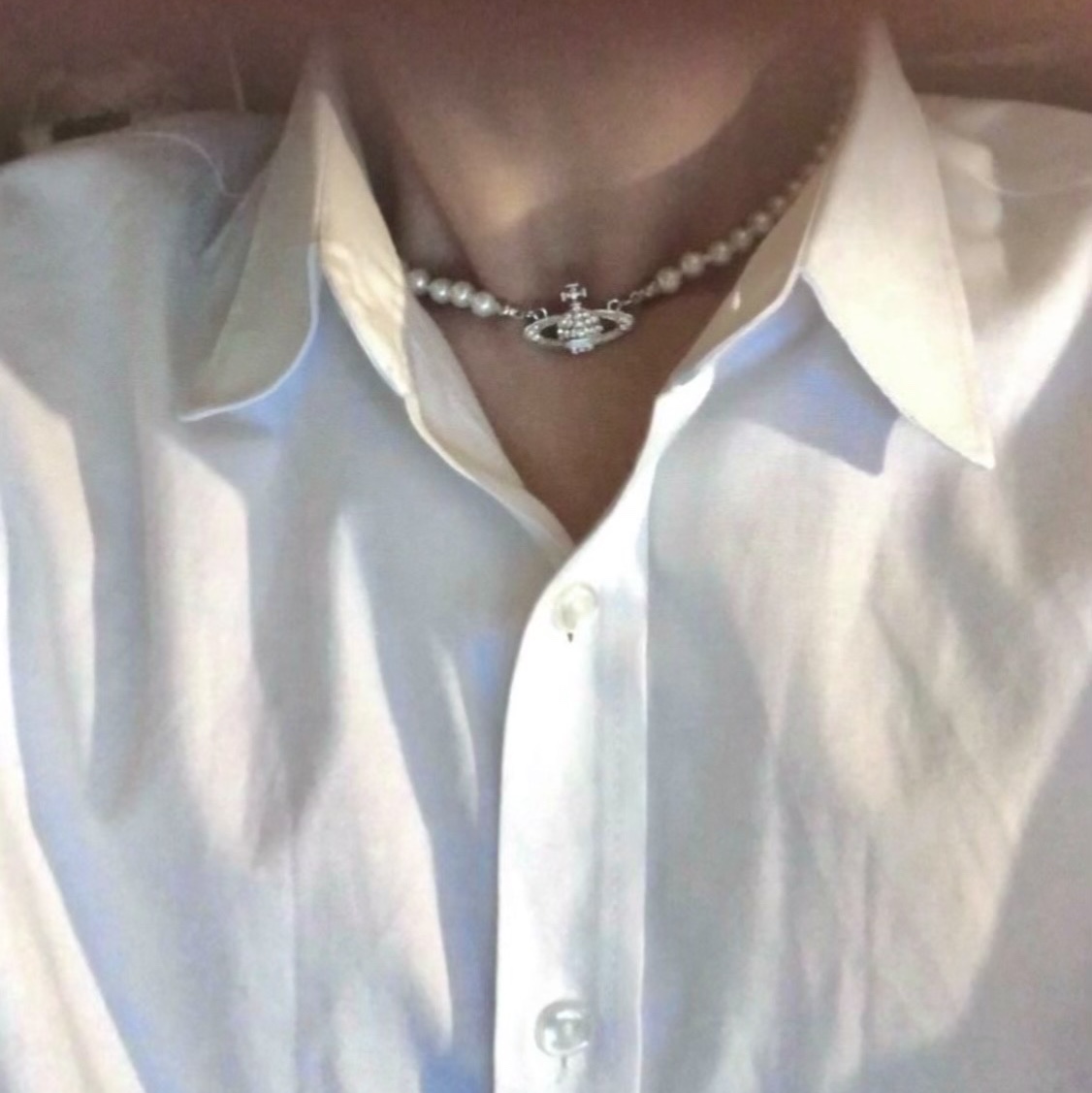Vivienne Westwood Mini Bas Relief Choker Silver 착용 스타일