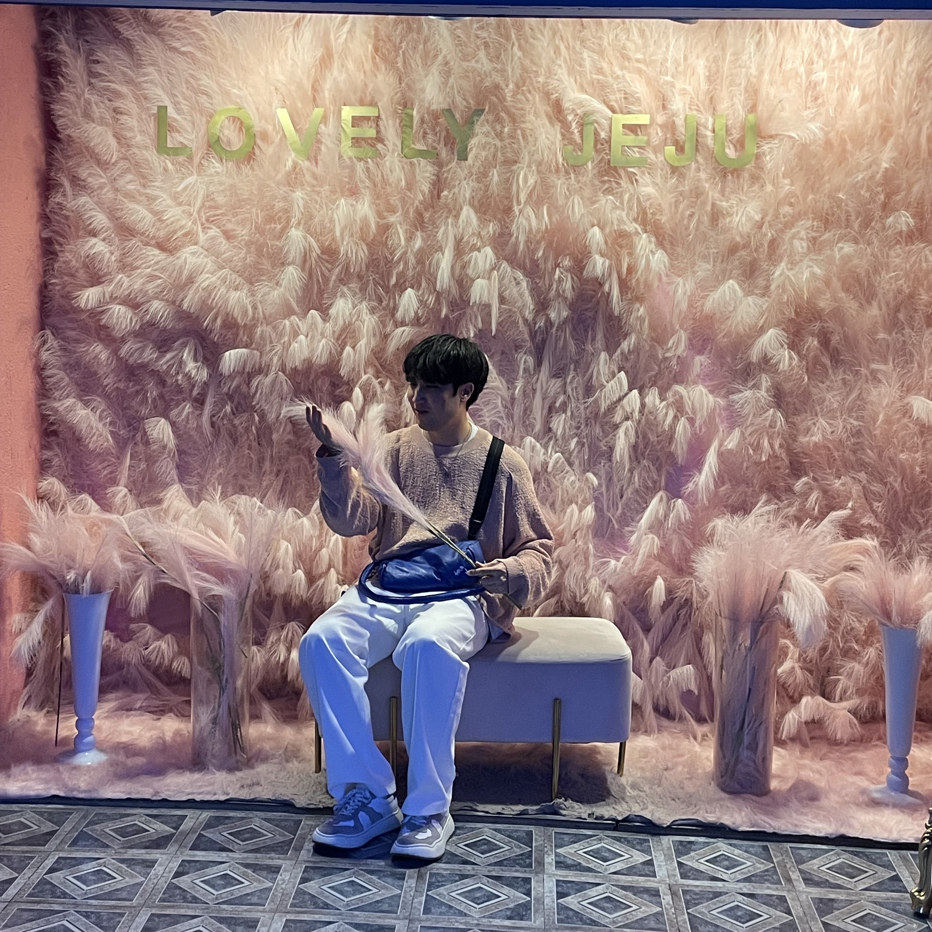 Ader Error Log; Baus Off White 착용 스타일