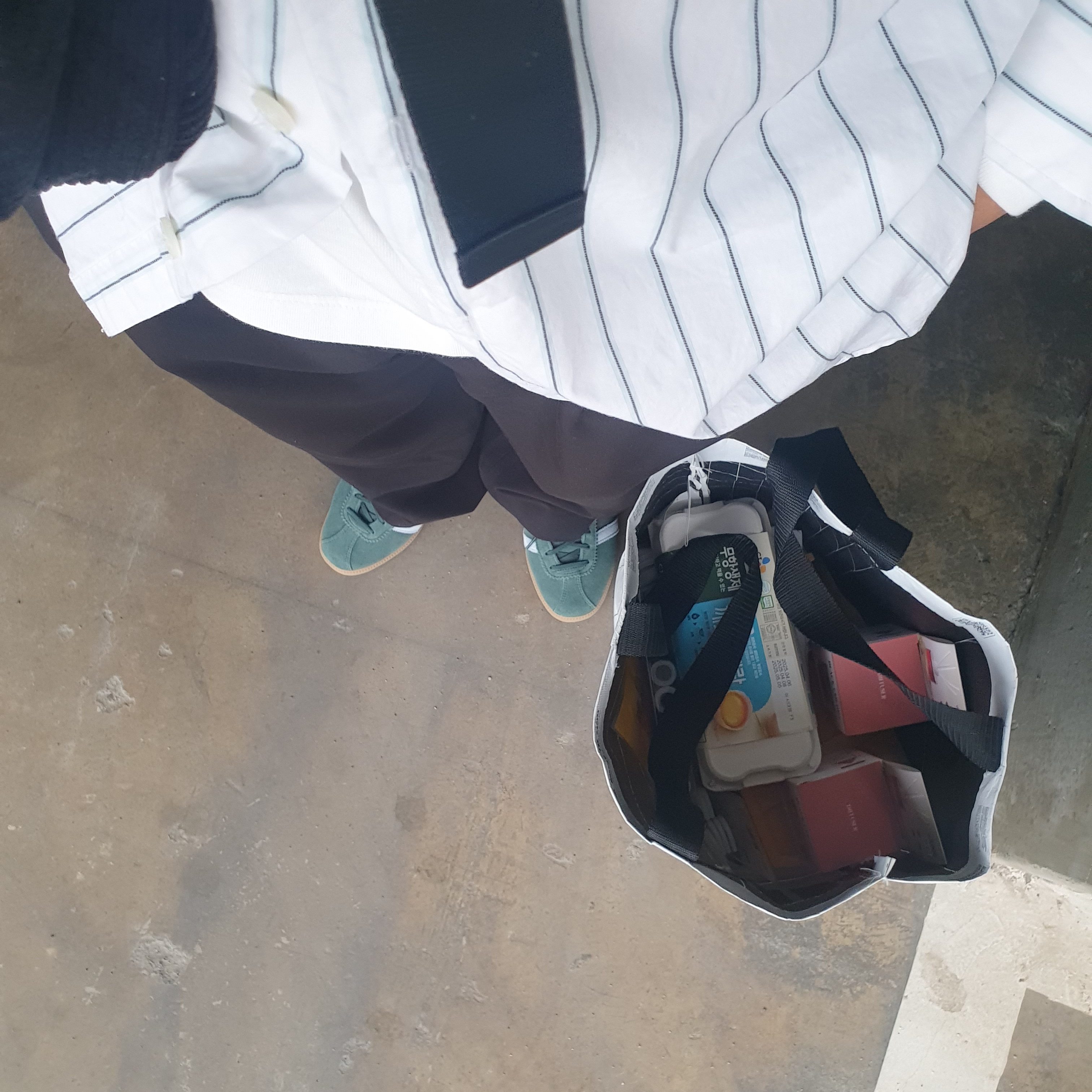 (W) Adidas Bermuda Mineral Green 착용 스타일