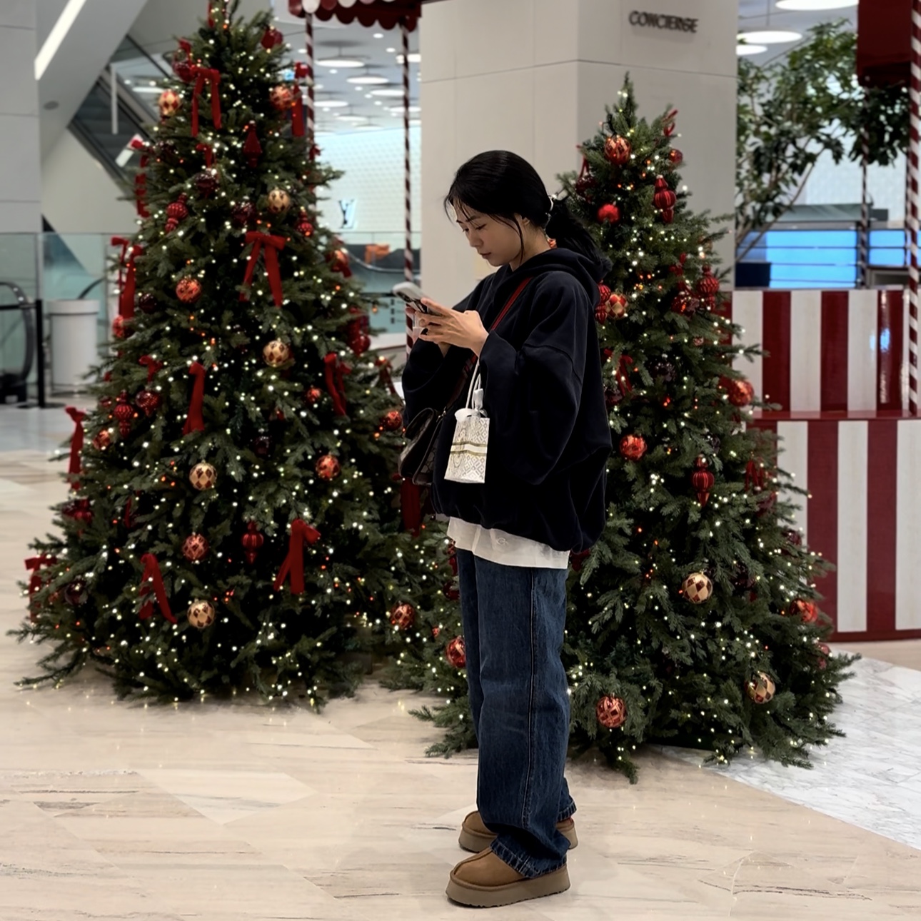 이지 갭 엔지니어드 바이 발렌시아가 도브 후드 워시드 블랙, (W) 어그 타즈 슬리퍼 체스트넛 착용 스타일 - 3