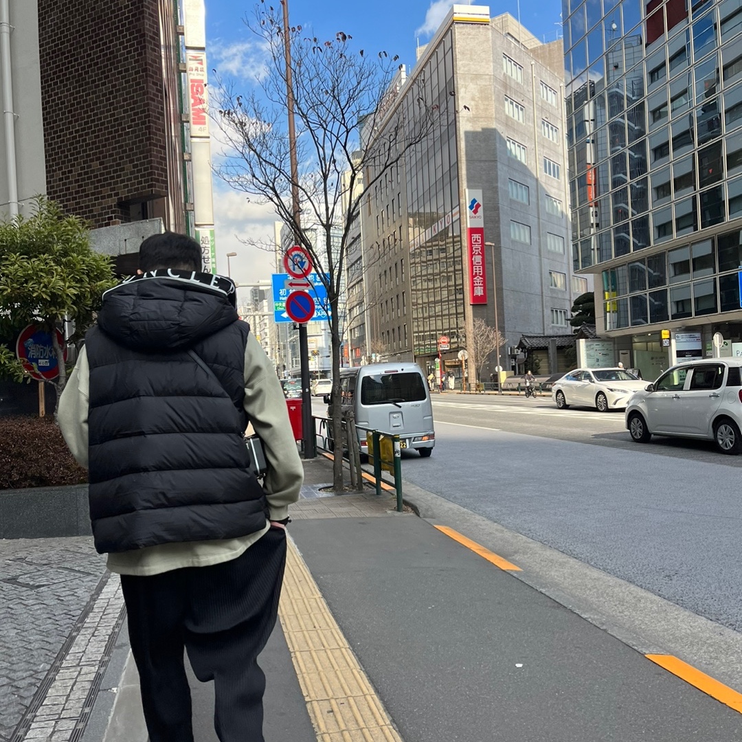 Moncler Cardamine Down Vest Black - 23FW, Homme Plisse Issey Miyake Basics Pants Black 착용 스타일 - 2