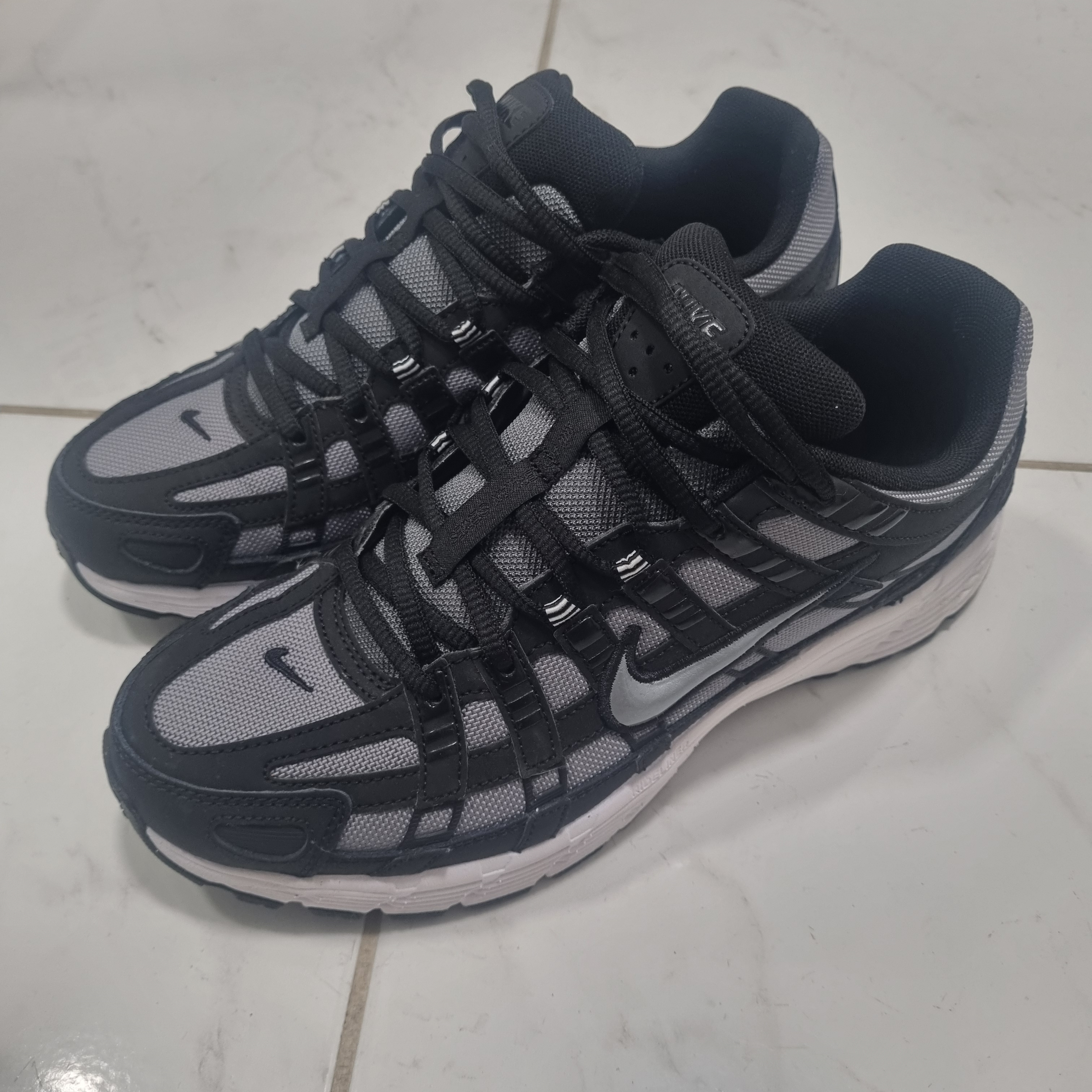 Nike P-6000 Cool Grey 착용 스타일