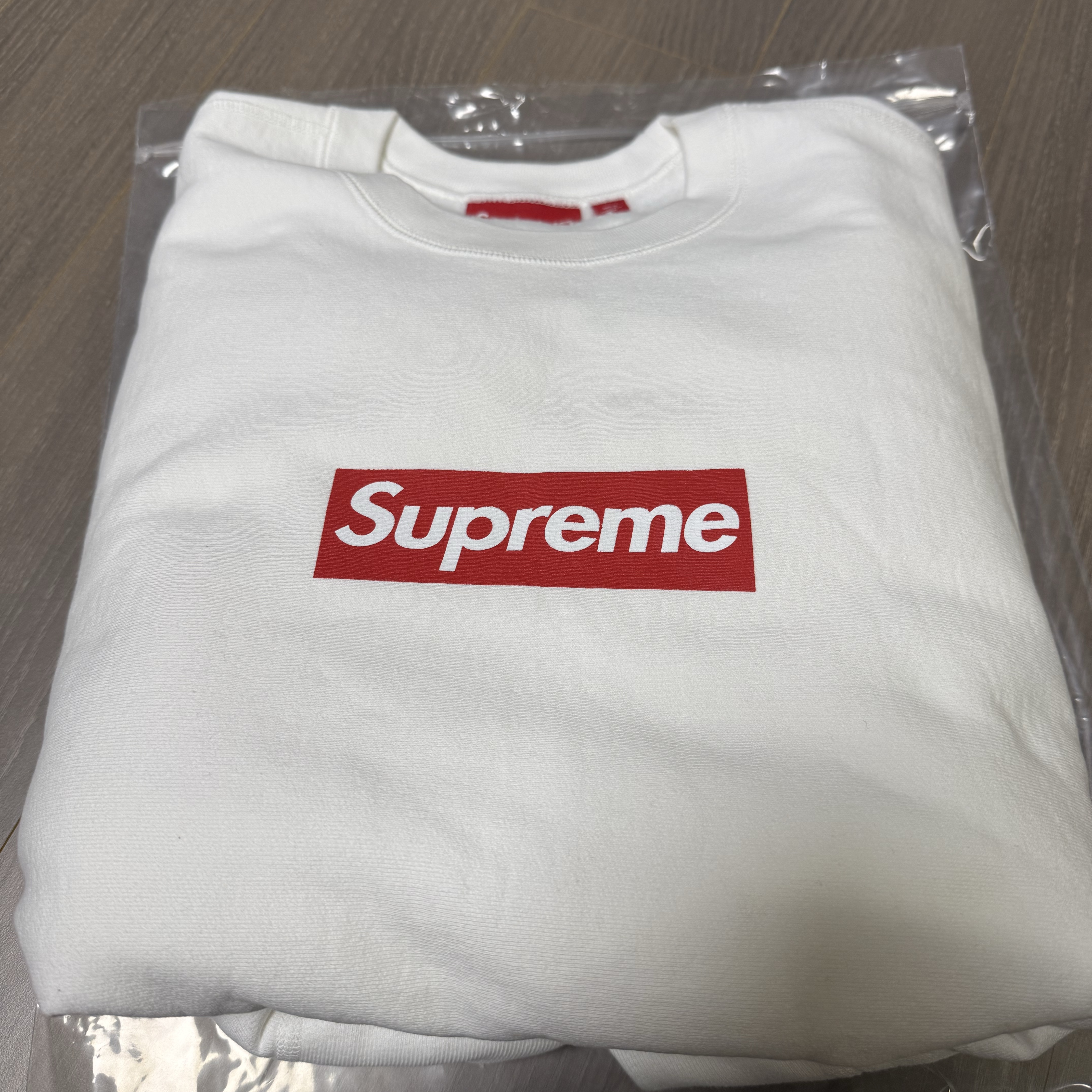 Supreme Washed Box Logo Crewneck White - 25SS 착용 스타일