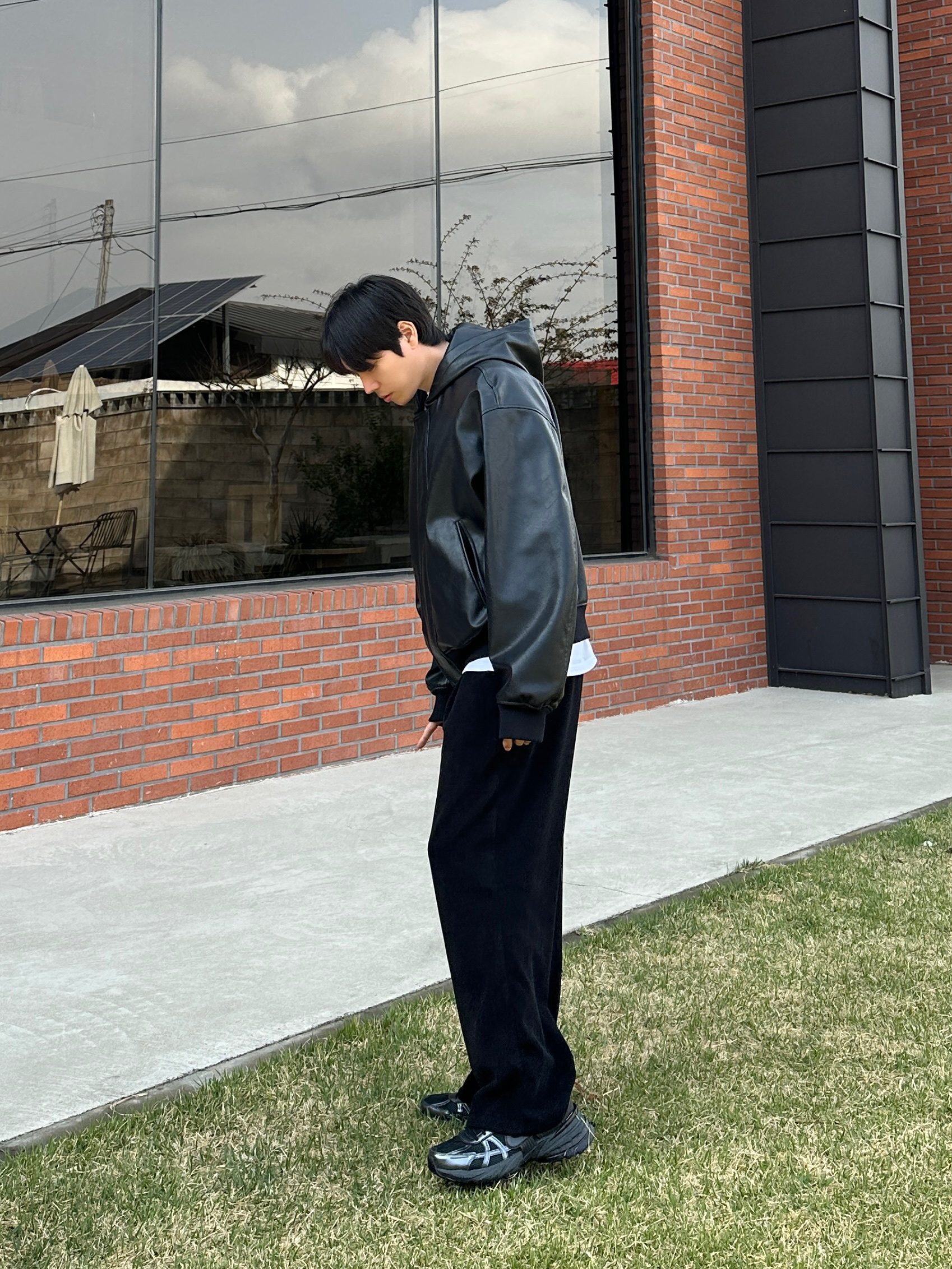 나이키 V2K 런 블랙 앤트러사이트 착용 스타일
