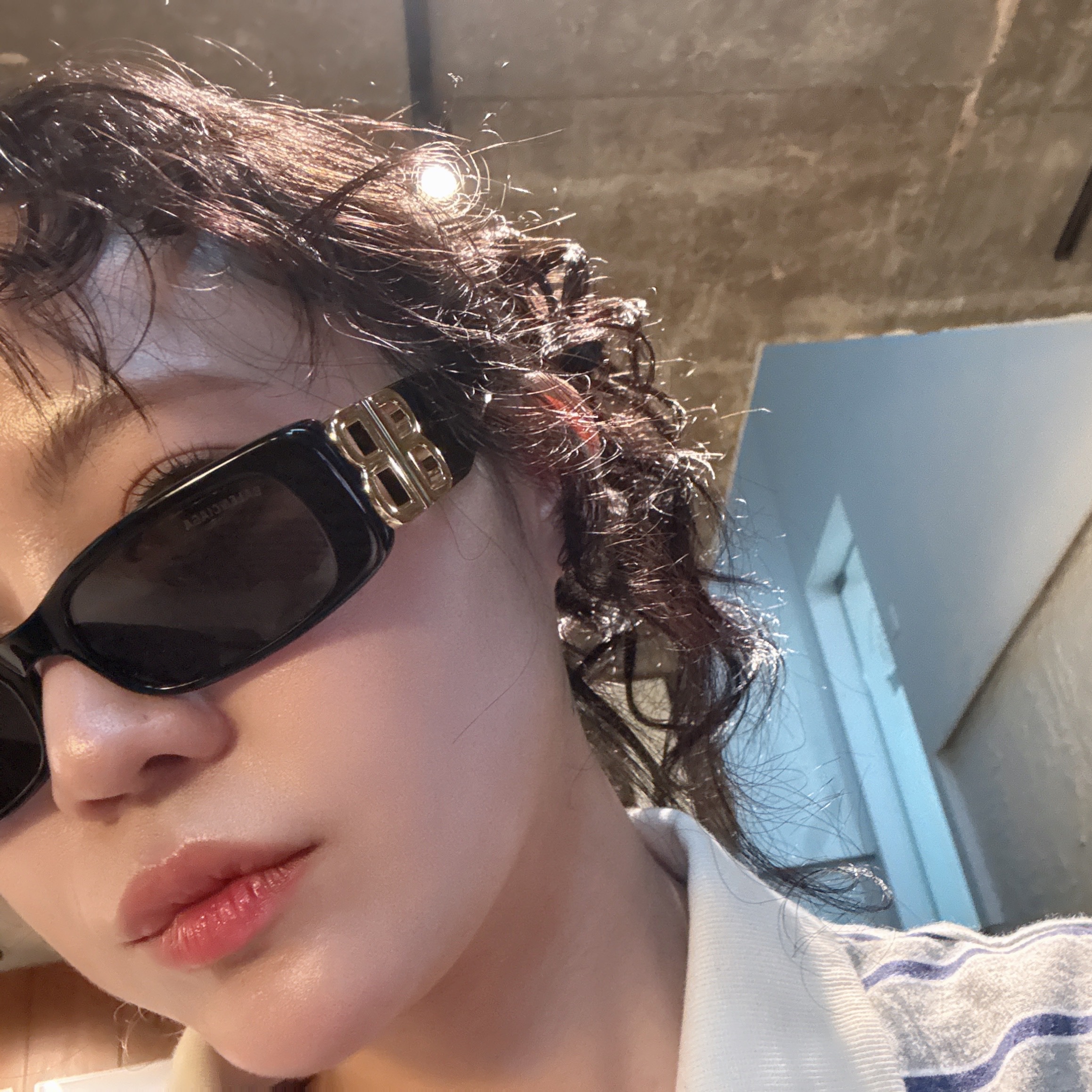 (W) Balenciaga Dynasty Rectangle Sunglasses Black 착용 스타일