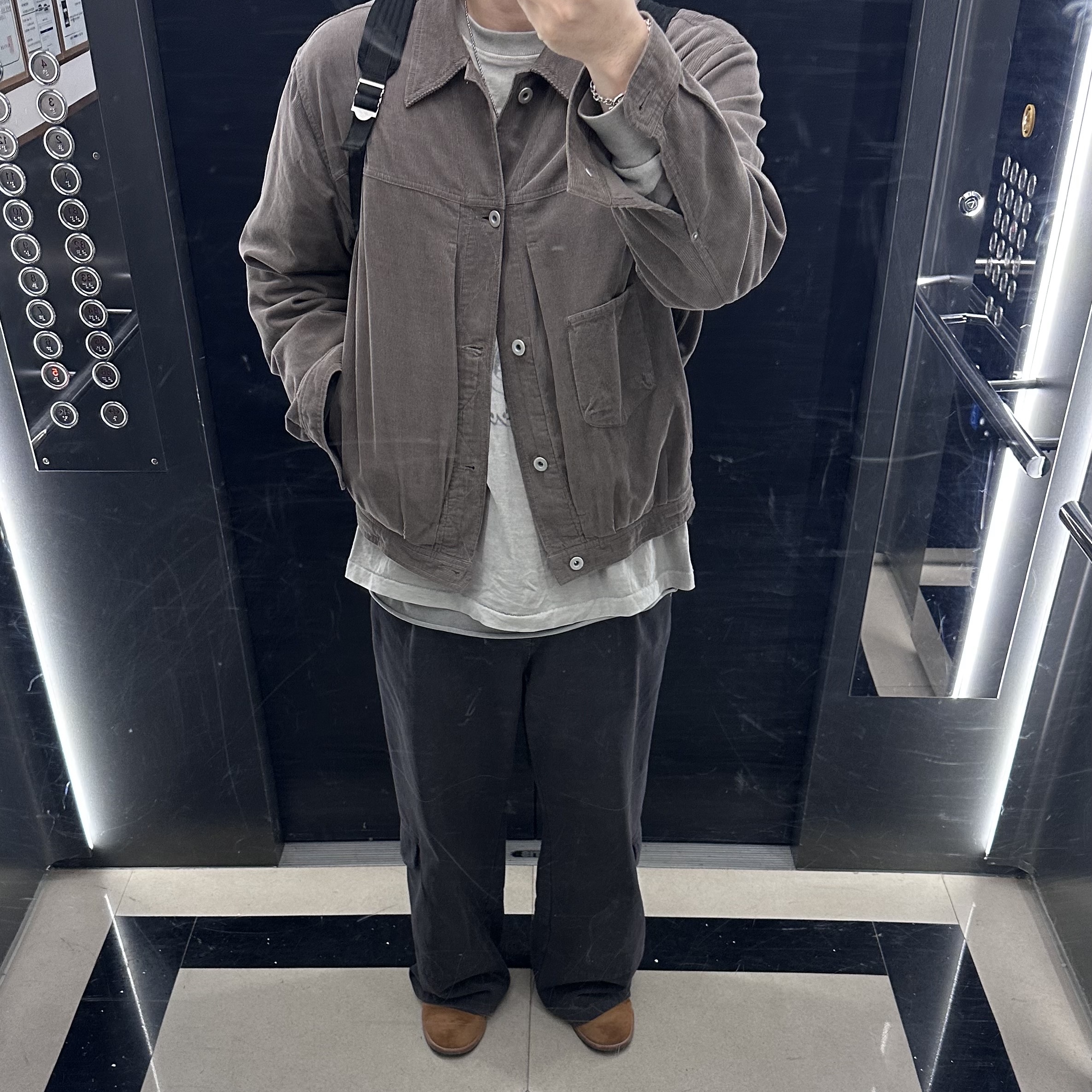 [프리오더] Polyteru Desert Boots Deep Brown, Polyteru Used Backpack 2PK Black 착용 스타일