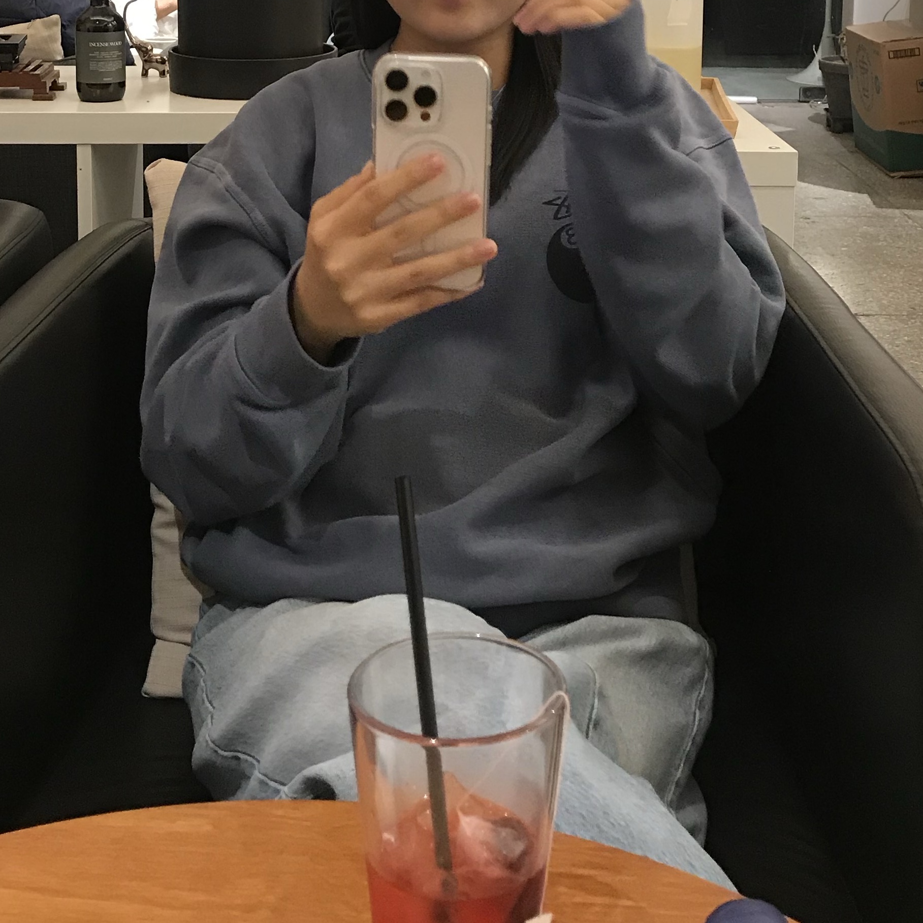 스투시 8볼 크루 피그먼트 다이드 네이비 착용 스타일