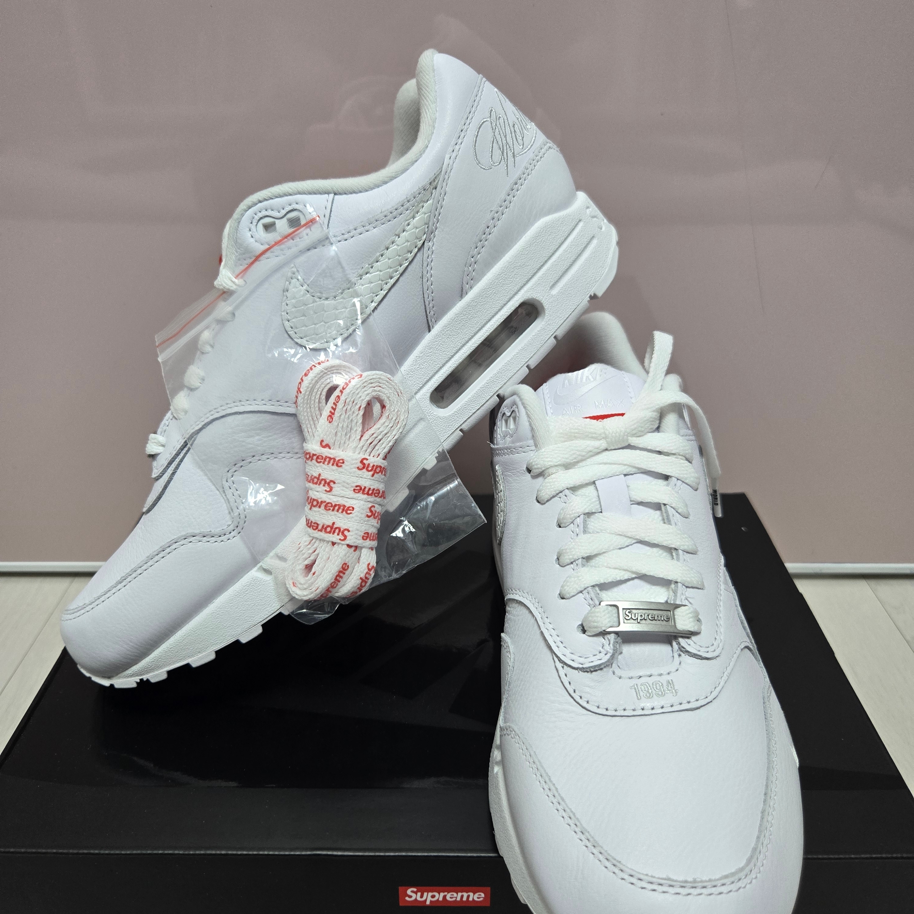 Nike x Supreme Air Max 1 '87 White - 25SS 착용 스타일 - 3