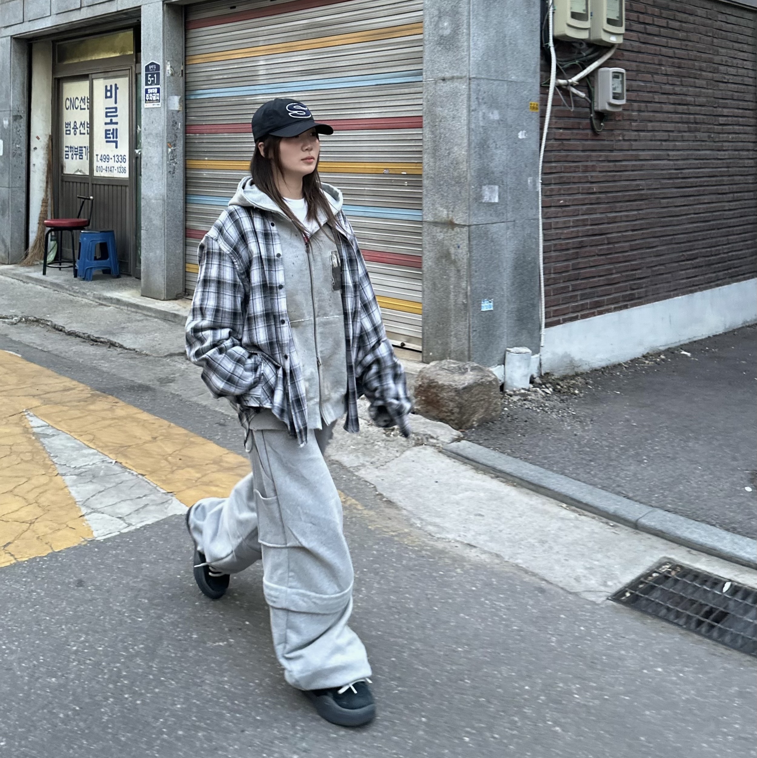 Undermycar Mu.75 Anti Fxxking Logo Play Basic Long Sleeve Flannel Shirts Burgundy Black, Stussy Chenille S Low Pro Cap Black 착용 스타일 - 3