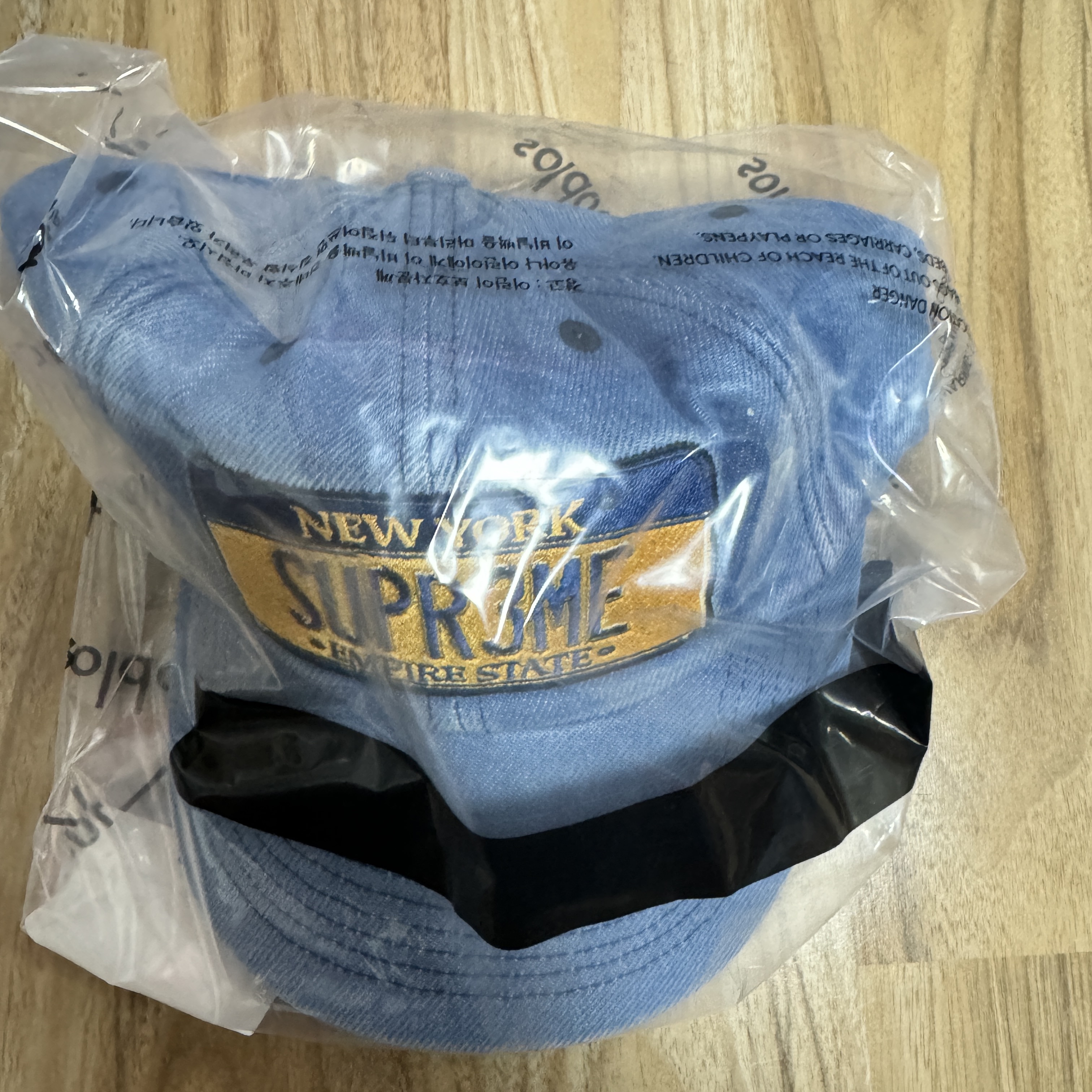 Supreme License Plate 6-Panel Denim - 25SS 착용 스타일