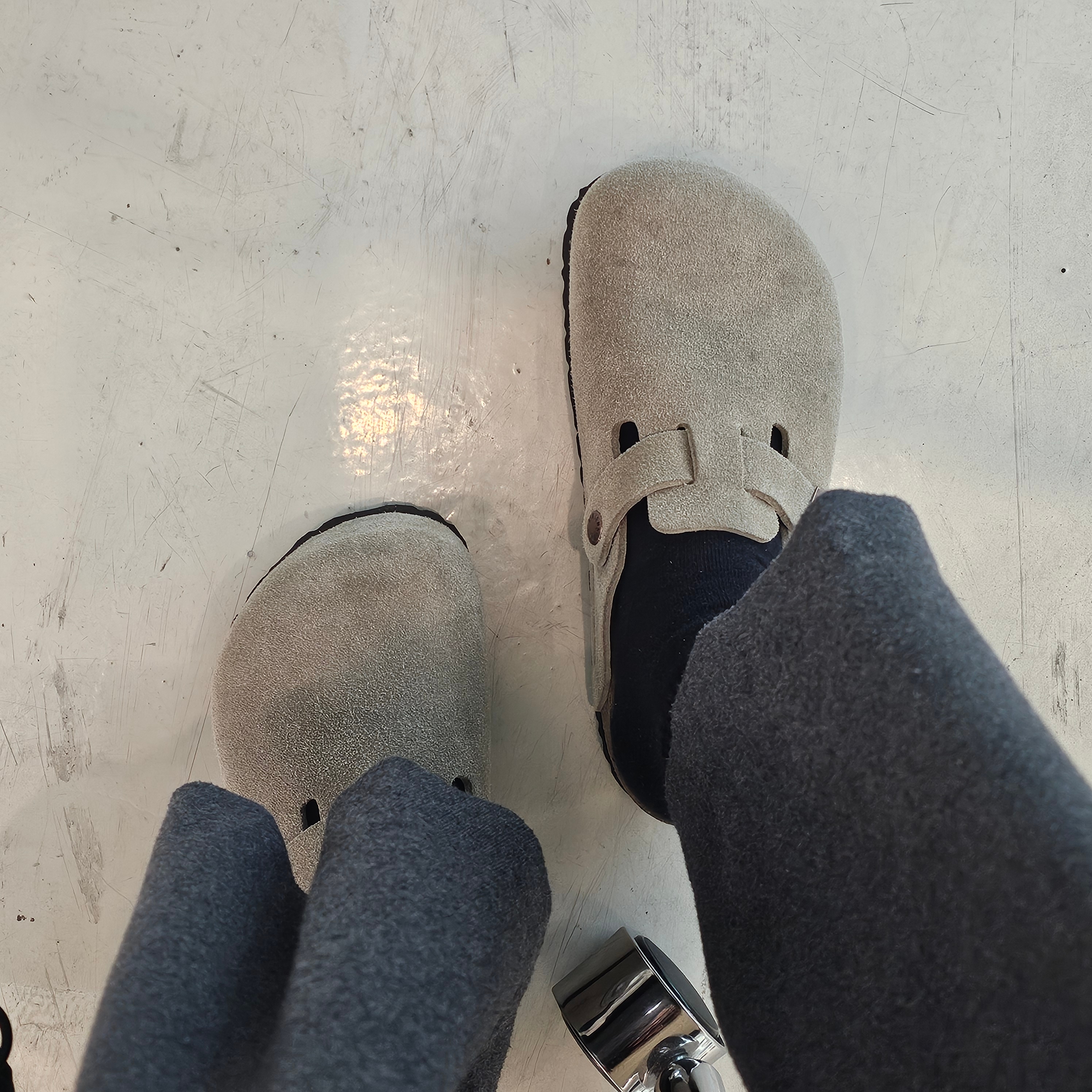 Birkenstock Boston Soft Footbed Taupe - Regular 착용 스타일 - 2