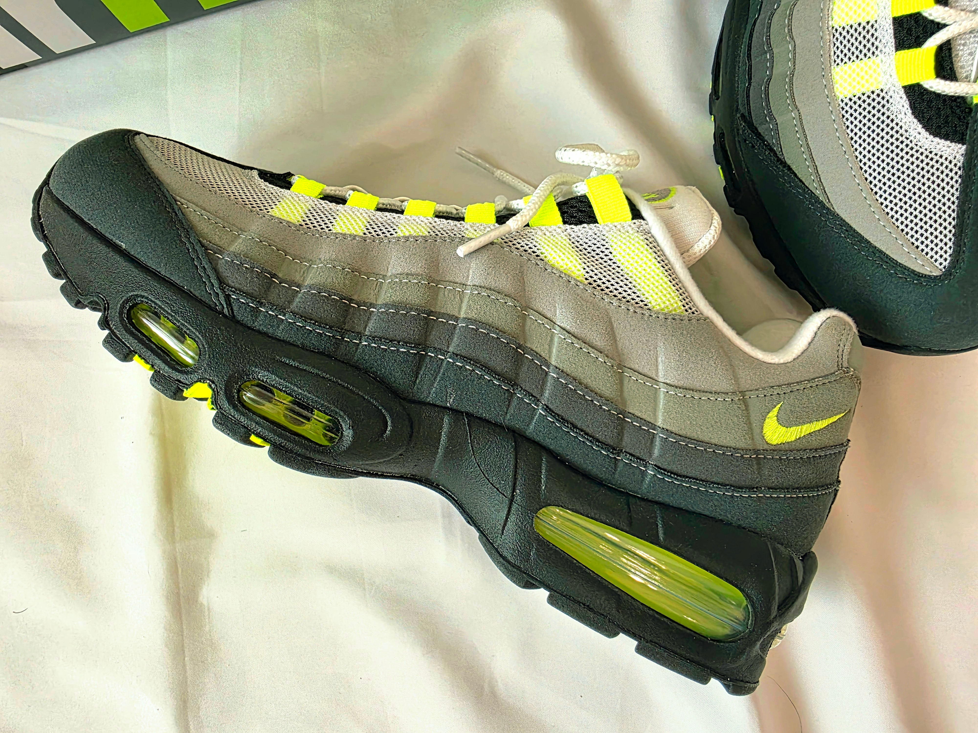 Nike Air Max 95 OG Neon 착용 스타일 - 3