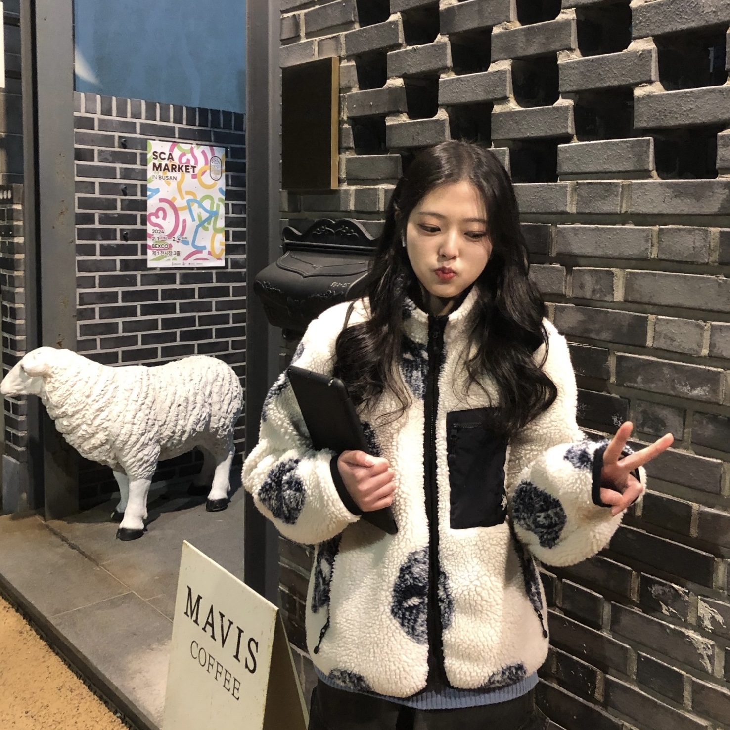 Stussy Venus Jacquard Sherpa Jacket Natural, Adidas Superstar Core Black White 착용 스타일 - 3