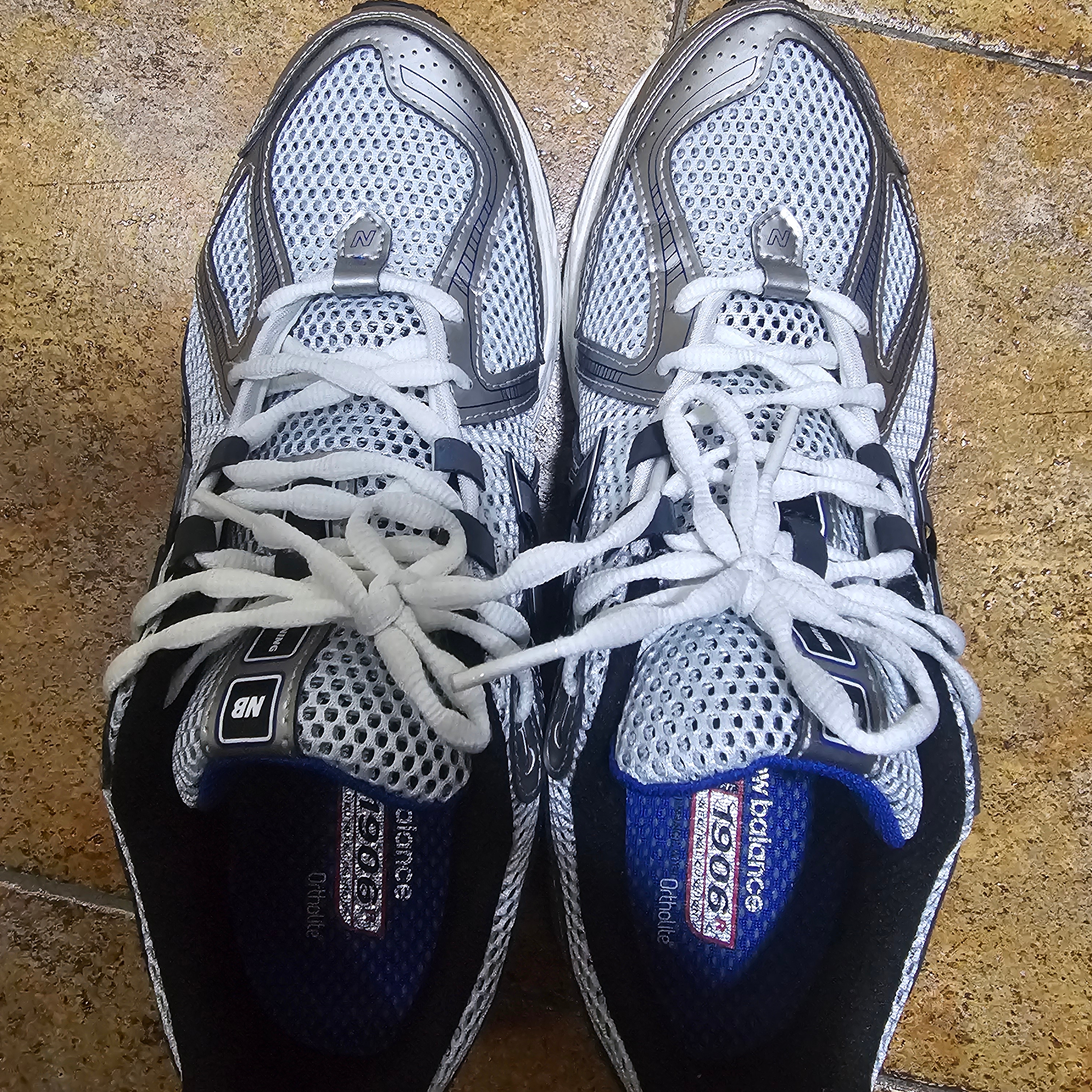New Balance 1906R Silver Metallic 착용 스타일