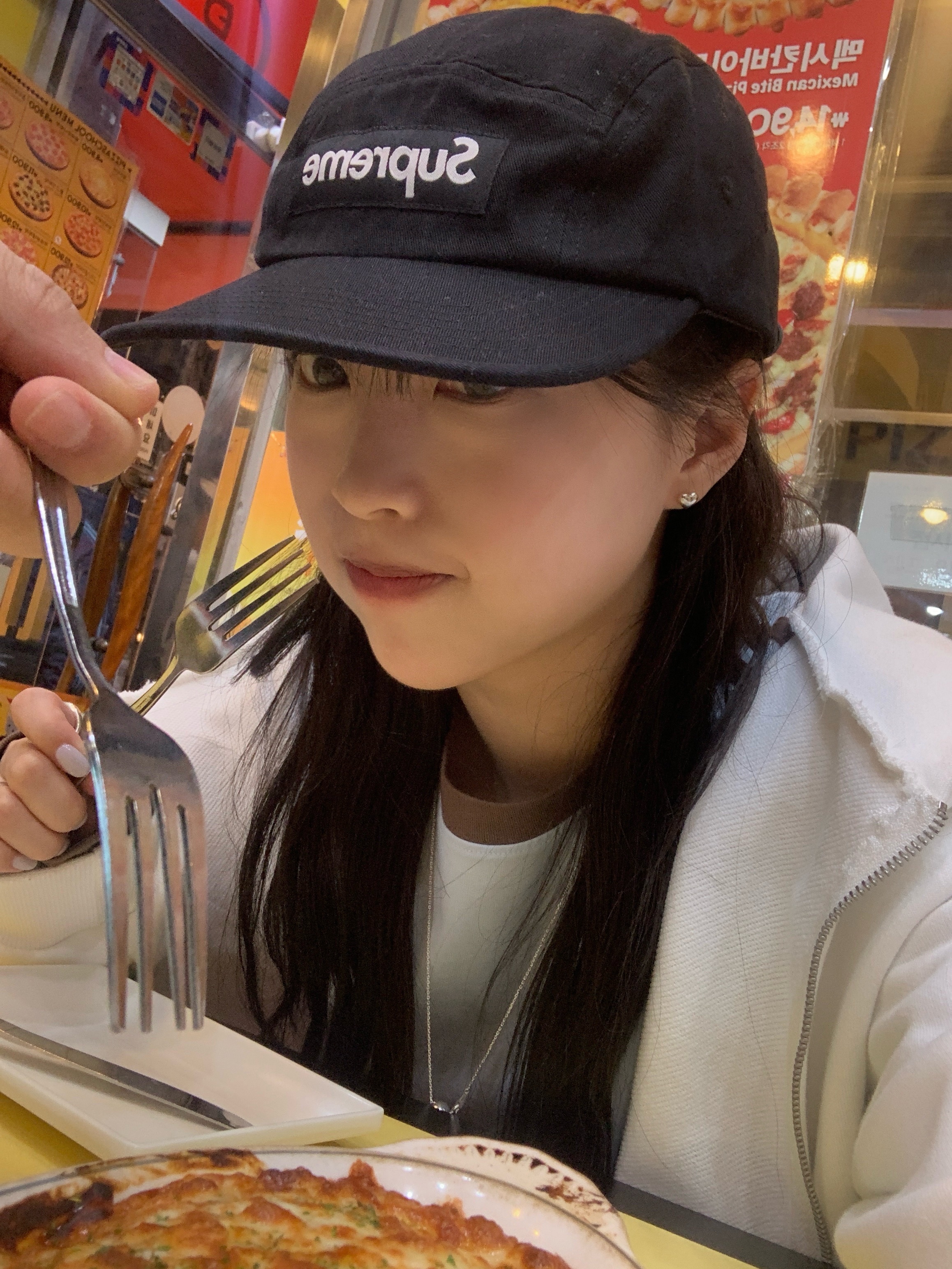 Supreme Washed Chino Twill Camp Cap Black 착용 스타일