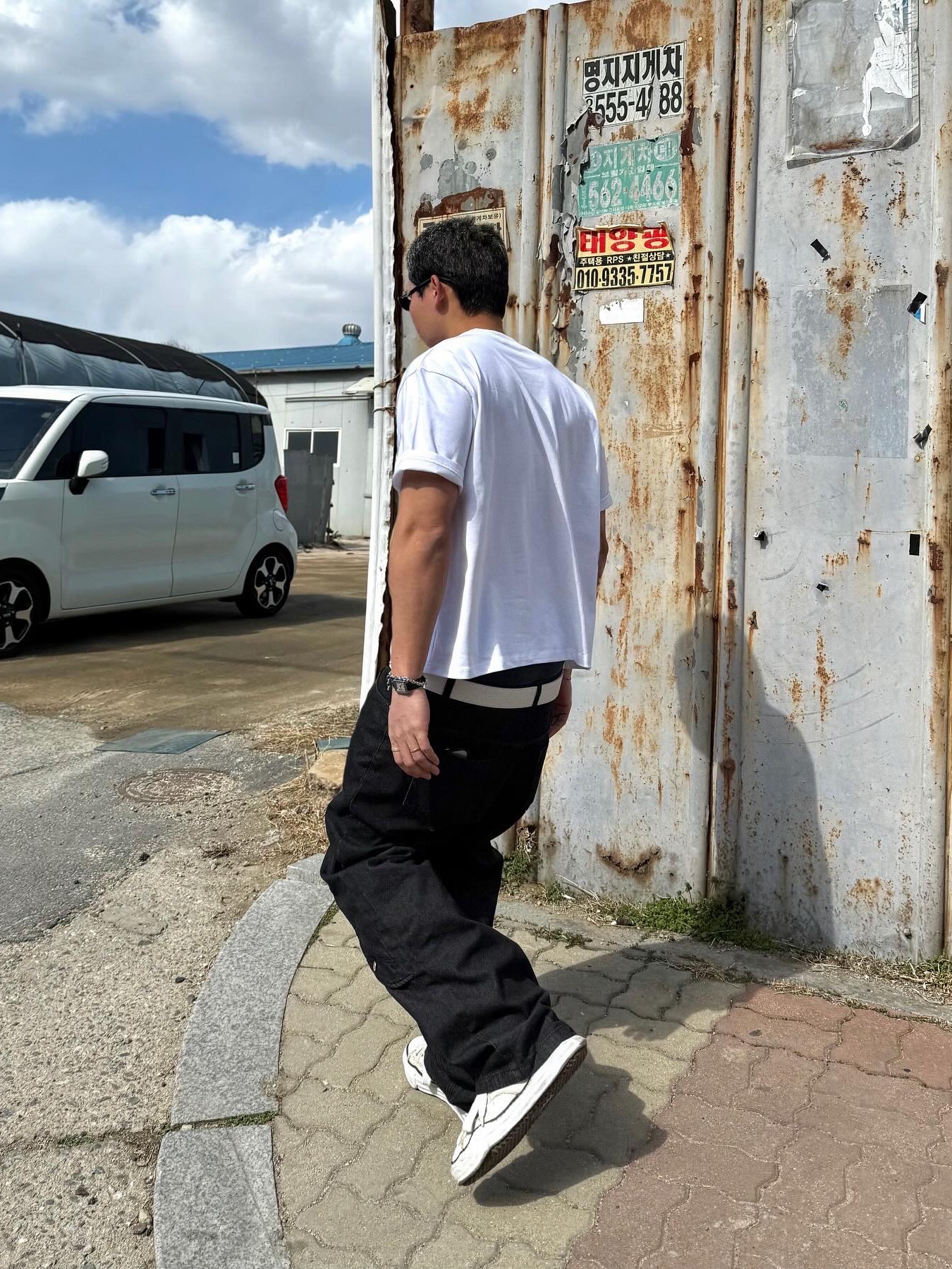 메종 미하라 야스히로 피터슨 OG 솔 캔버스 로우 스니커즈 화이트 착용 스타일 - 2