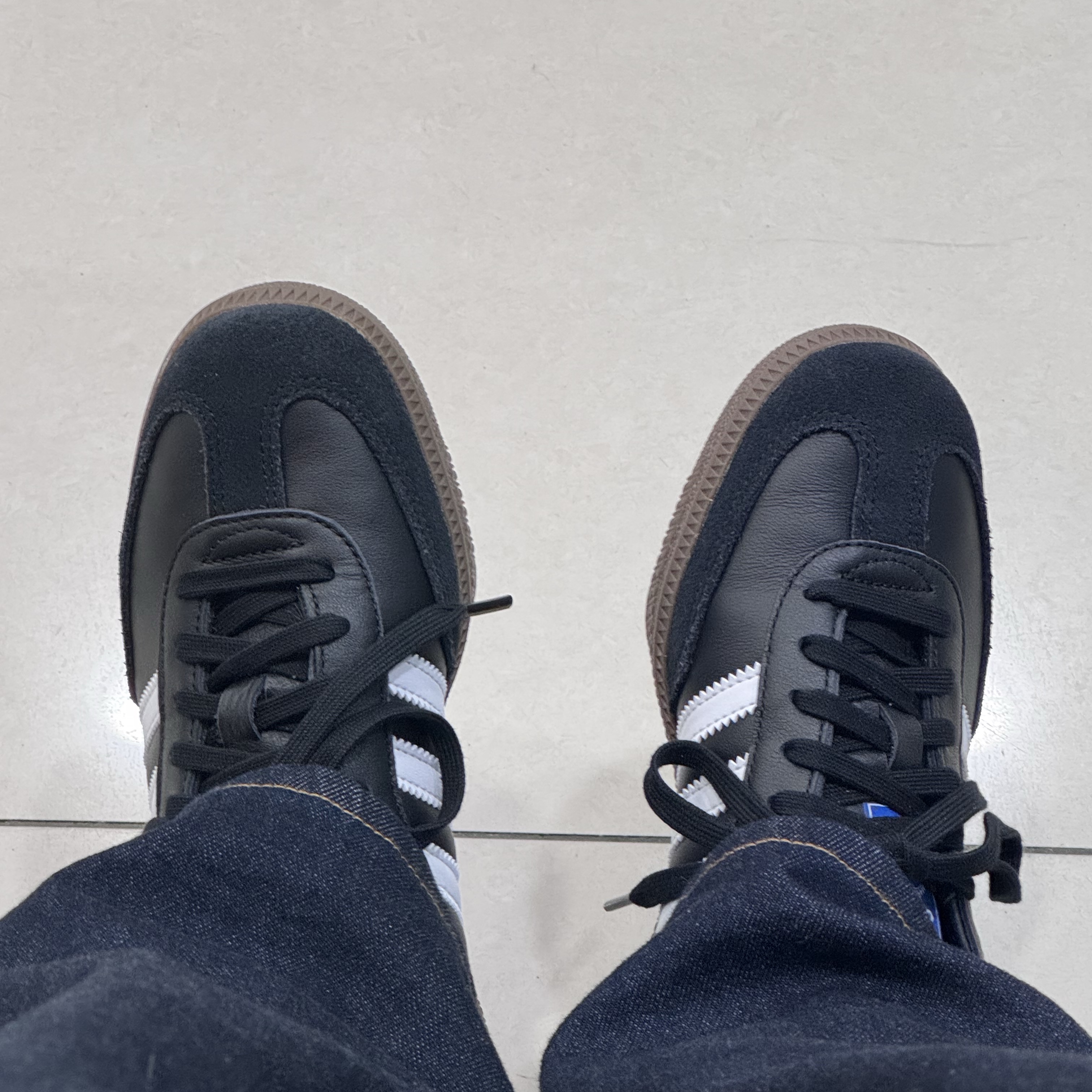 Adidas Samba OG Black White Gum 착용 스타일 - 2