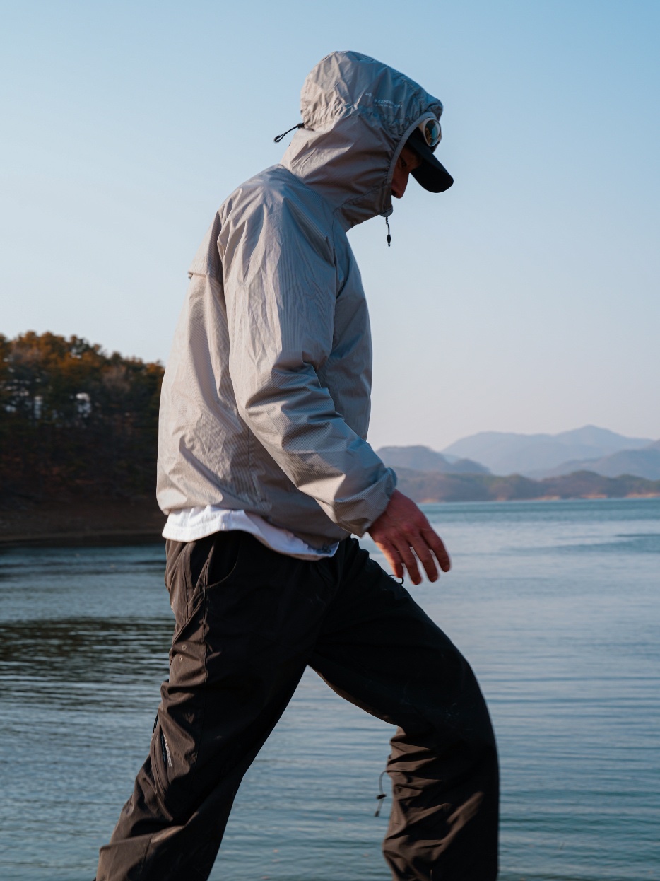 Welter Experiment Anemoi Light Windbreaker Gray 착용 스타일 - 4