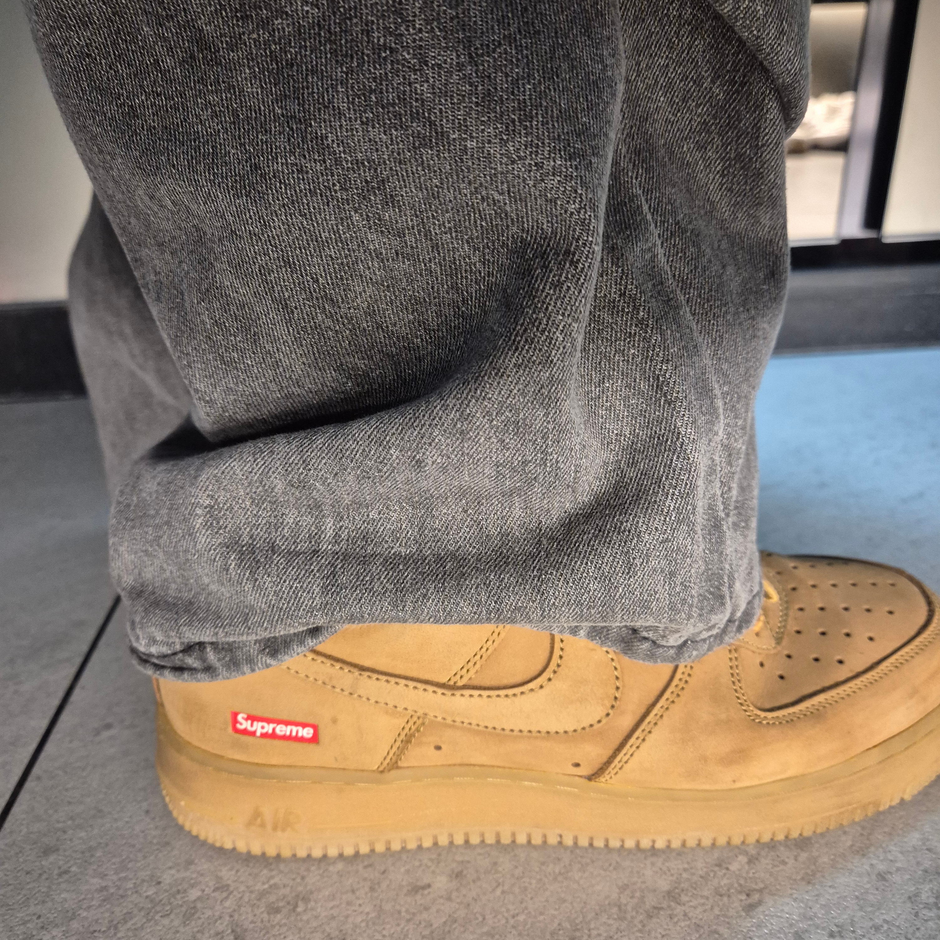 Supreme Small Box Denim Shirt Black - 25SS, Nike x Supreme Air Force 1 Low Flax 착용 스타일 - 7