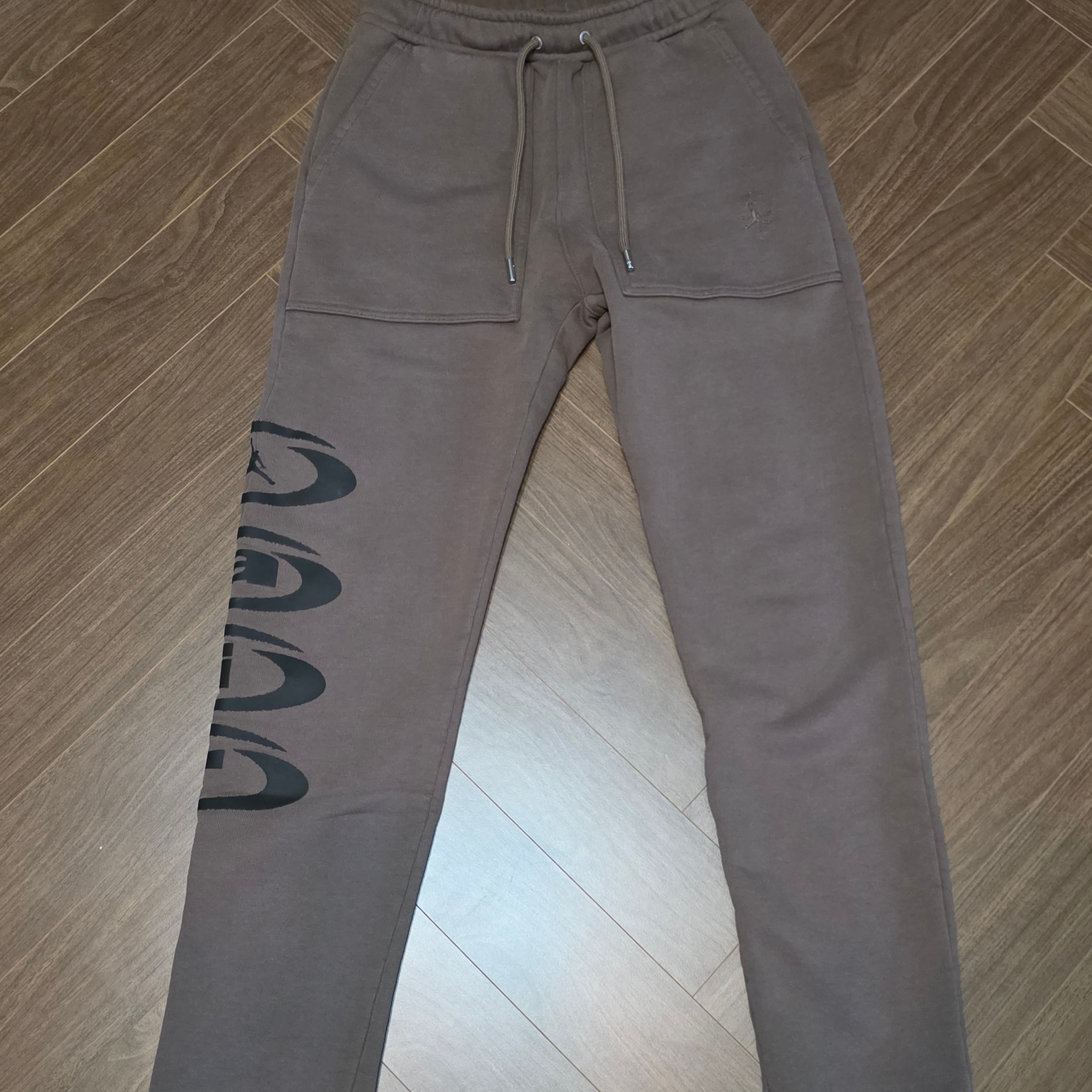 Jordan x Travis Scott Fleece Pants Palomino (DZ5508-275) 착용 스타일