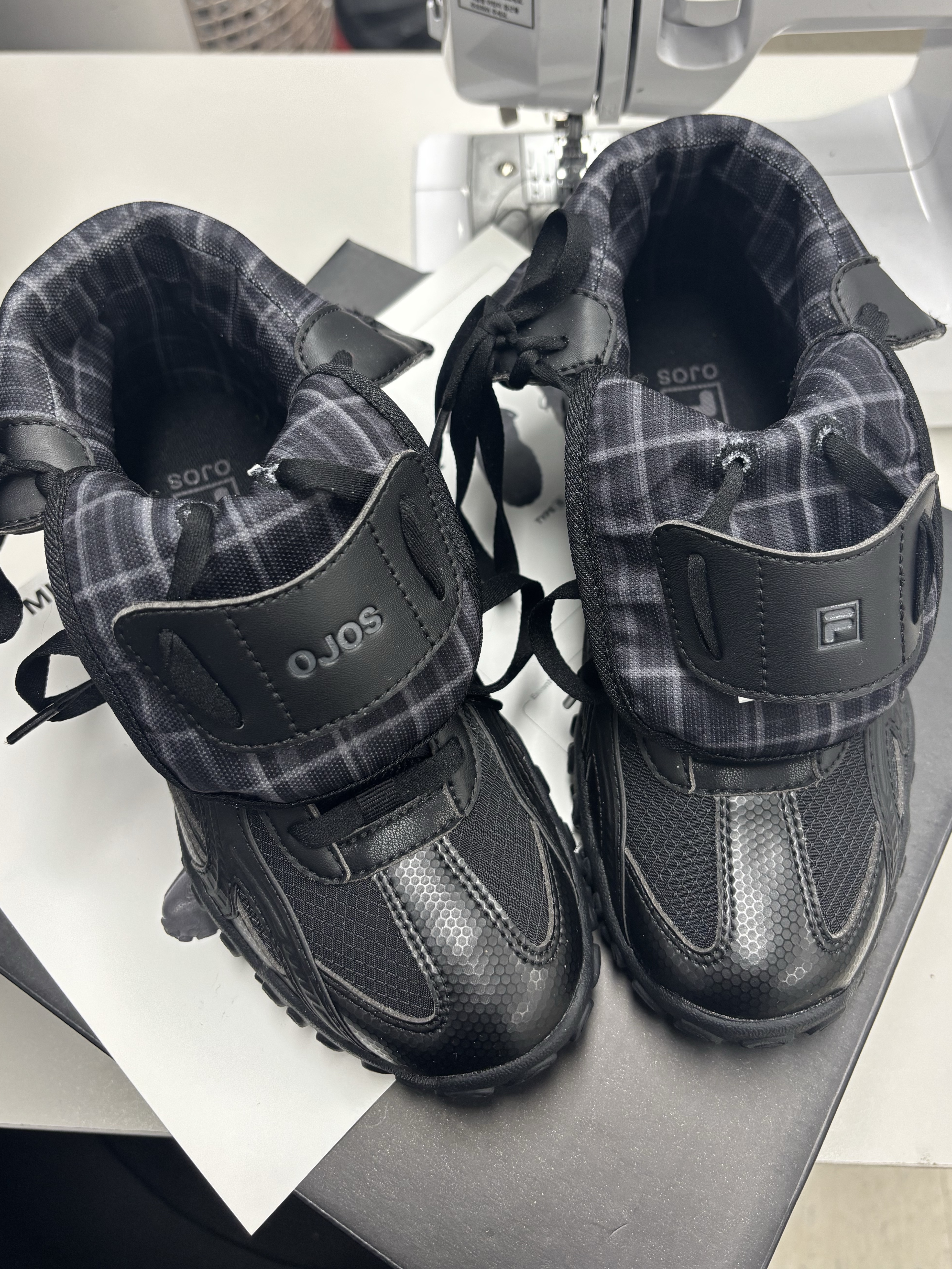 Fila x Ojos Echappe Mid Black 착용 스타일 - 1