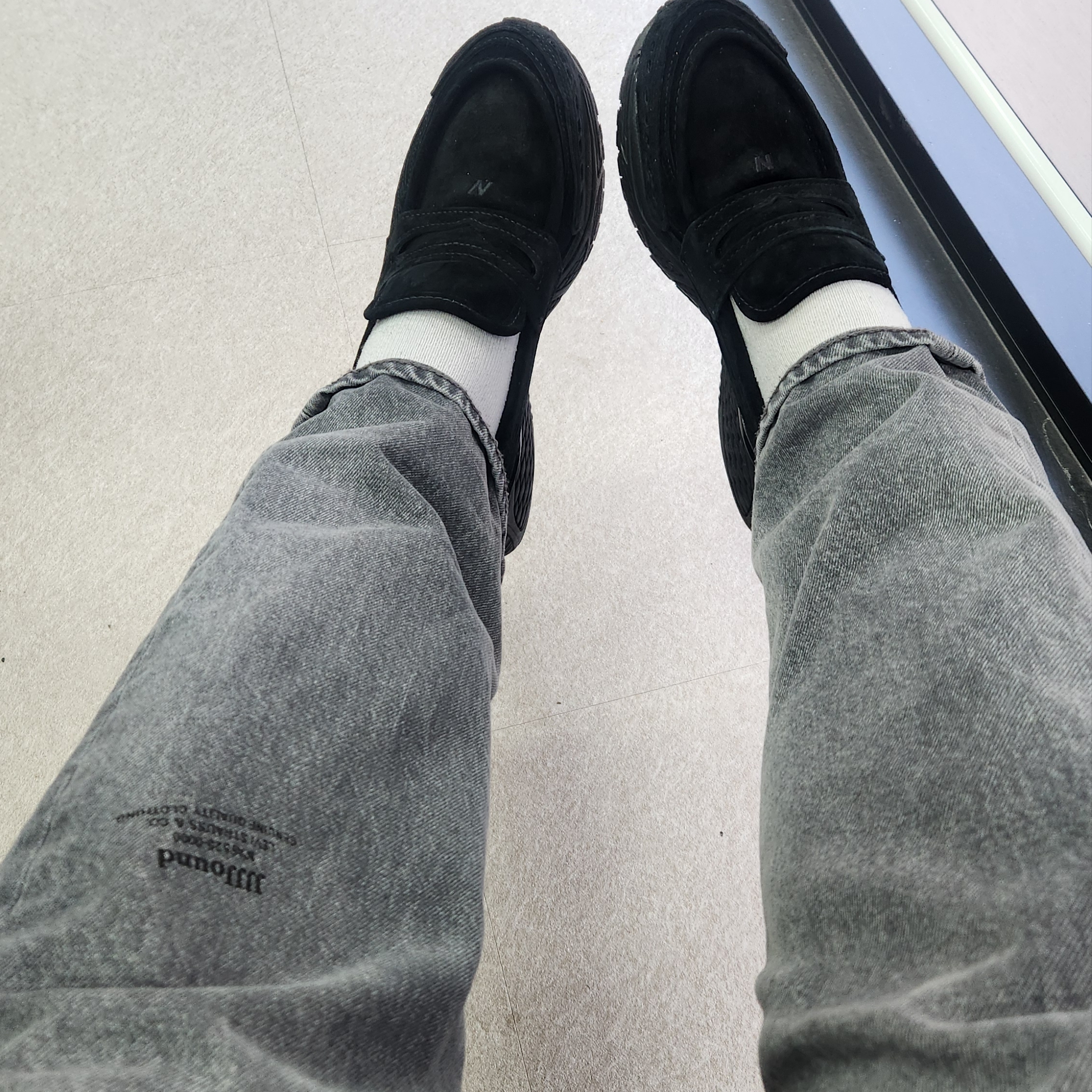 New Balance 1906L Black Black Cement, Levi's x JJJJound 501 93 Jean Grey Stonewash 착용 스타일