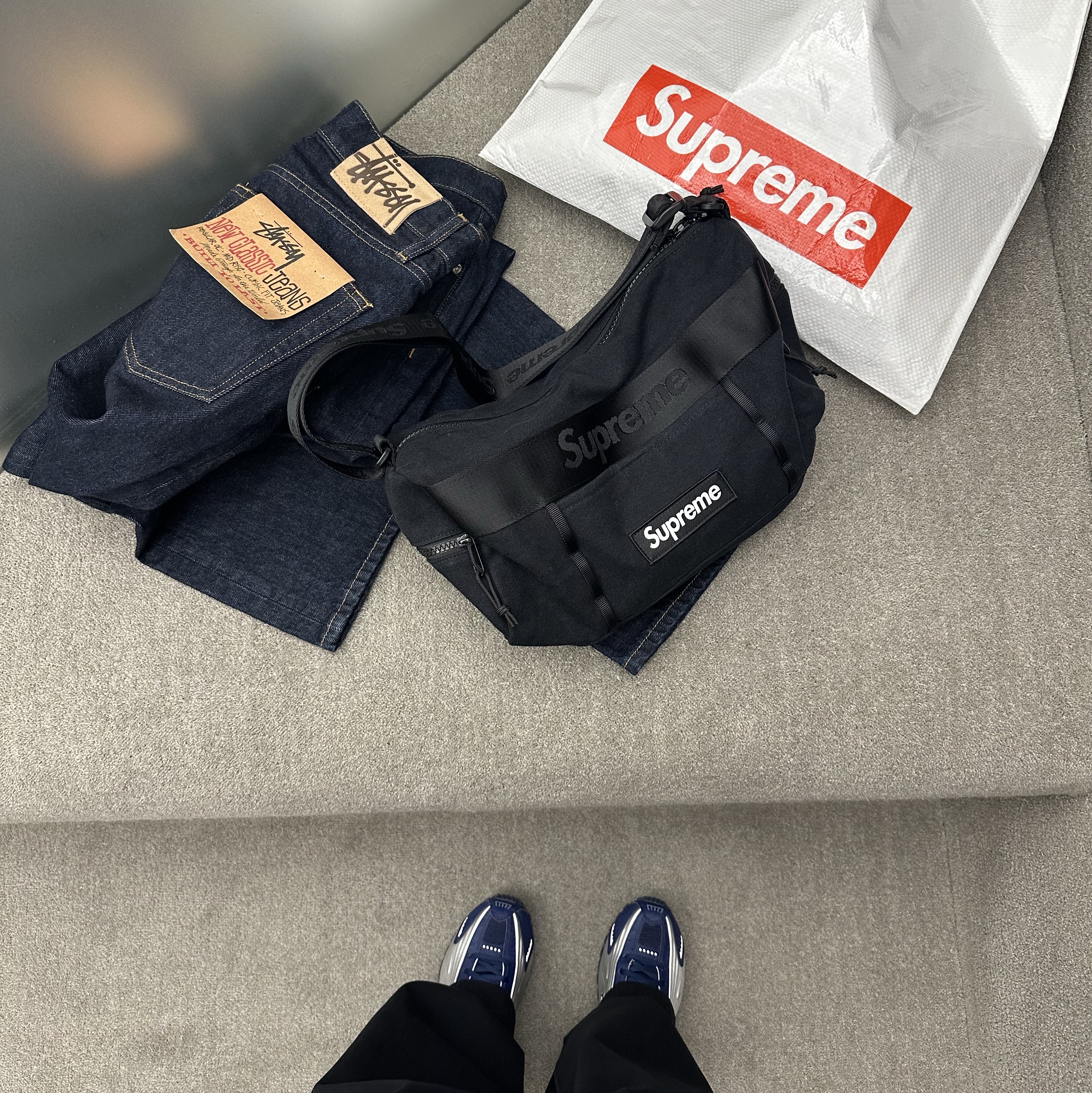 Supreme Gore-Tex Camp Cap Black - 25SS, (W) Nike Shox R4 Blue Void Metallic Silver 착용 스타일 - 2