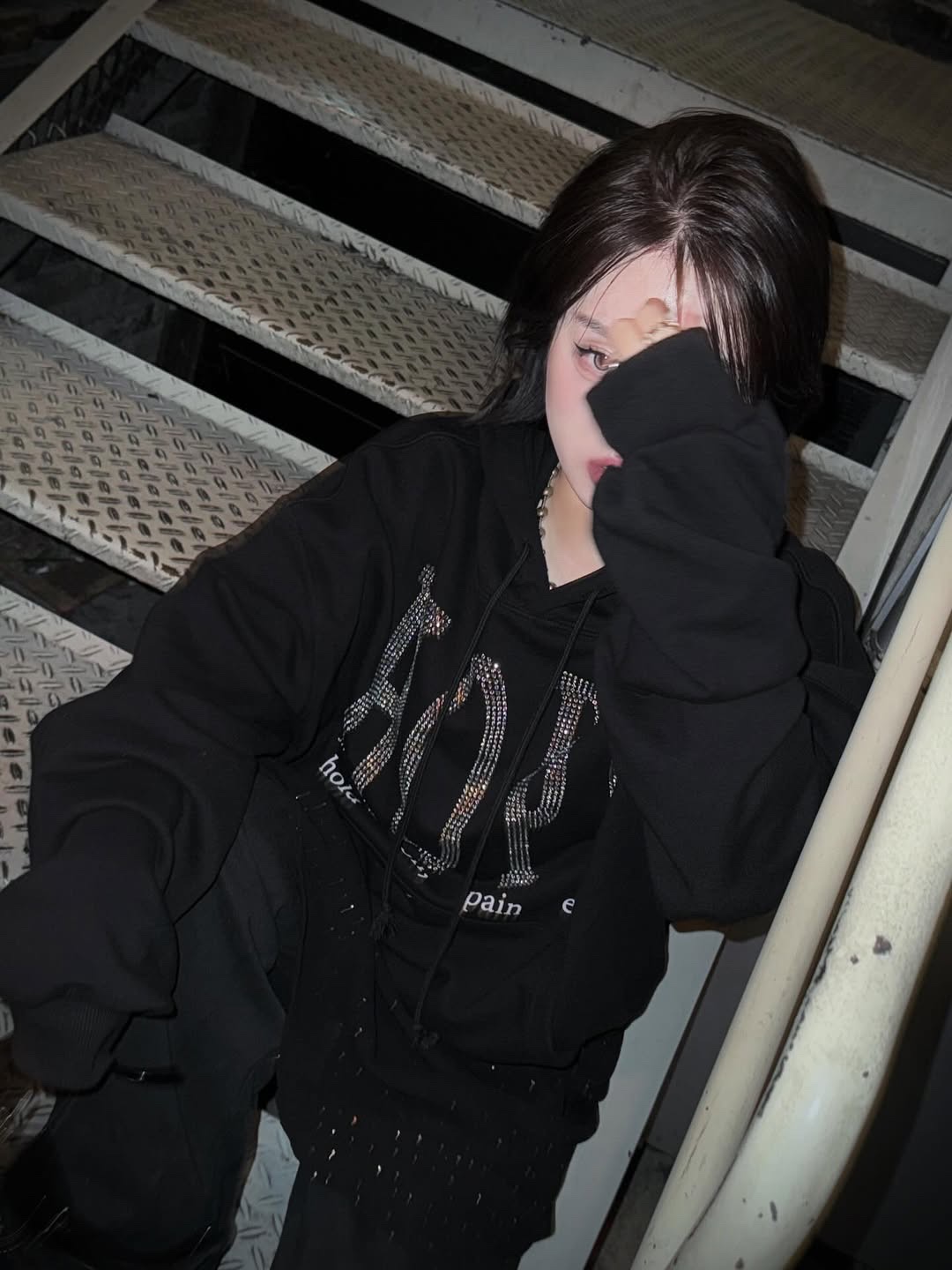 GRAILZ Pain Ends Hoodie Black 착용 스타일 - 5