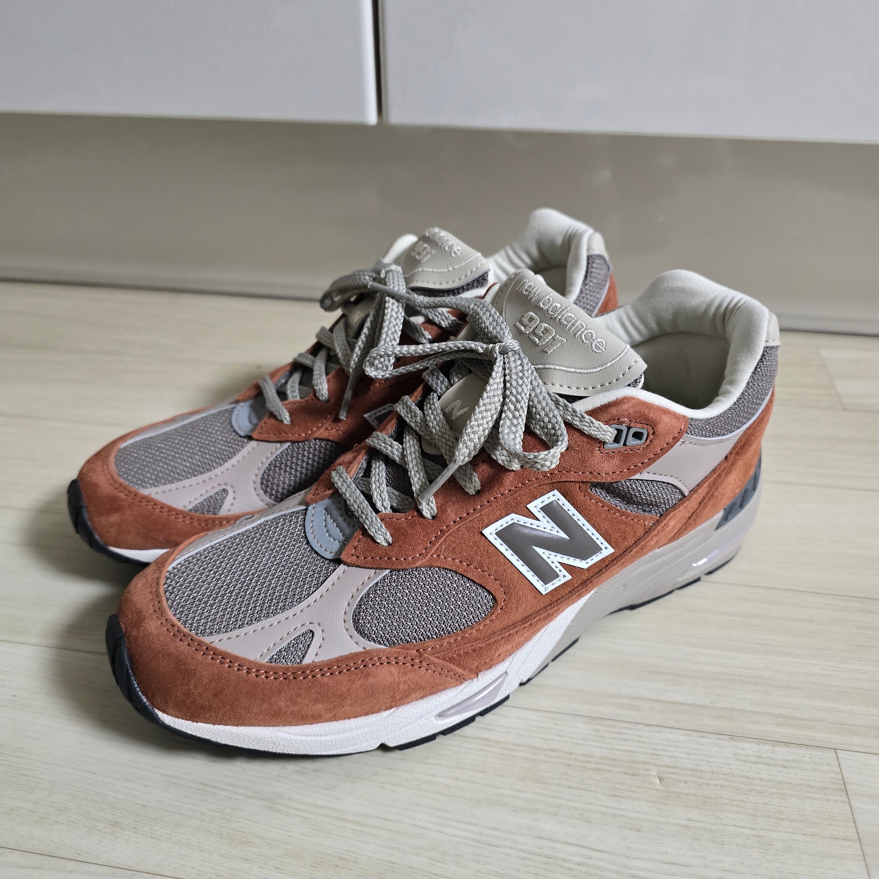 New Balance 991 Made in UK Sequoia Falcon 착용 스타일 - 2