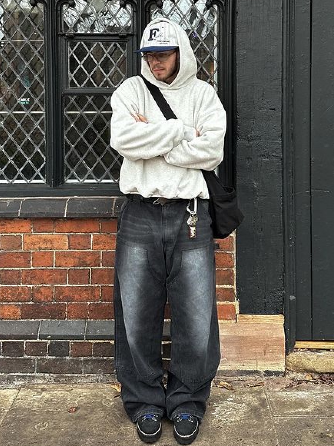 Stussy Smooth Stock Pigment Dyed Hoodie Olive, Maison Kitsune Tricolor Fox Patch Zip Hoodie Navy 착용 스타일 - 4