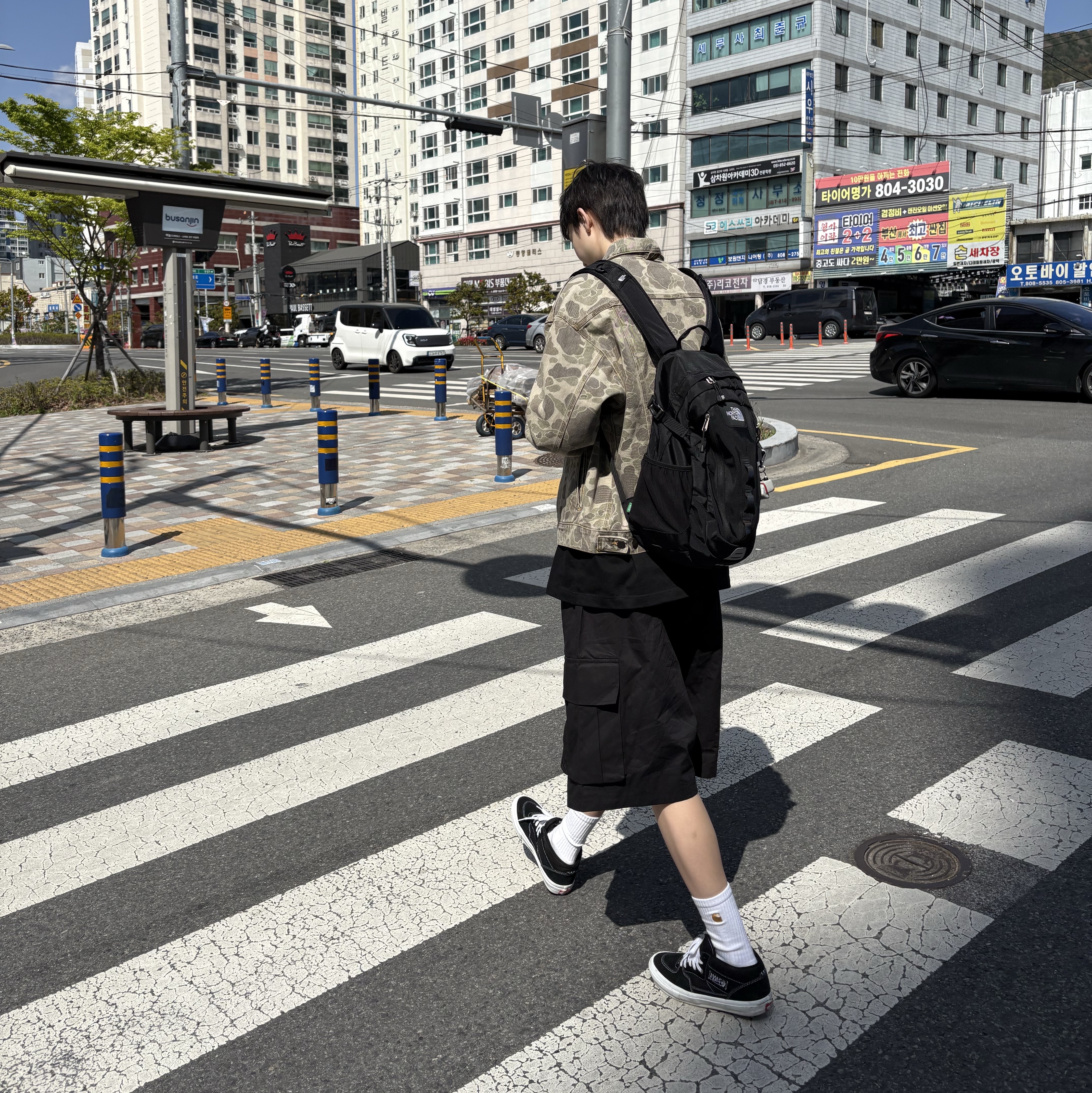 노스페이스 미니 샷 블랙, 반스 스케이트 하프캡 블랙 착용 스타일