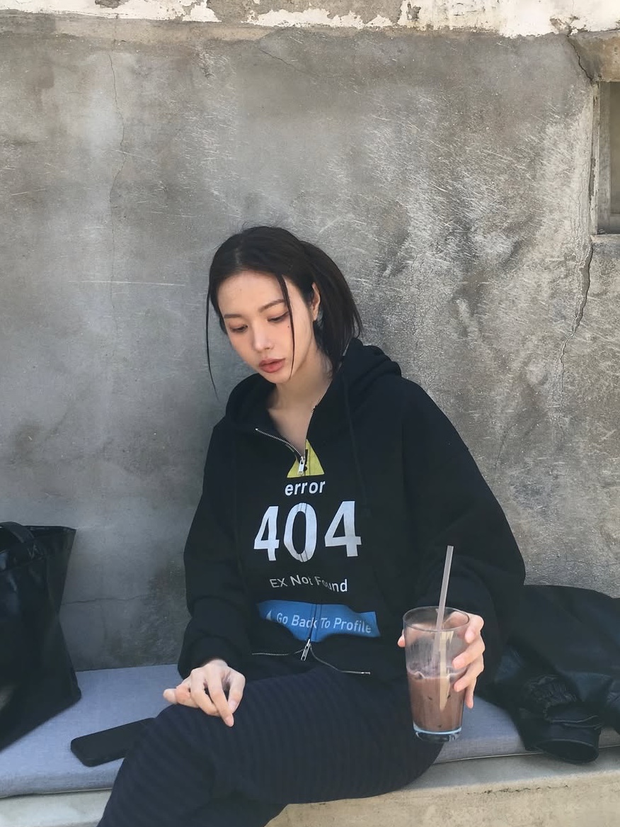 GRAILZ Error 404 Zip Hoodie Black 착용 스타일 - 1