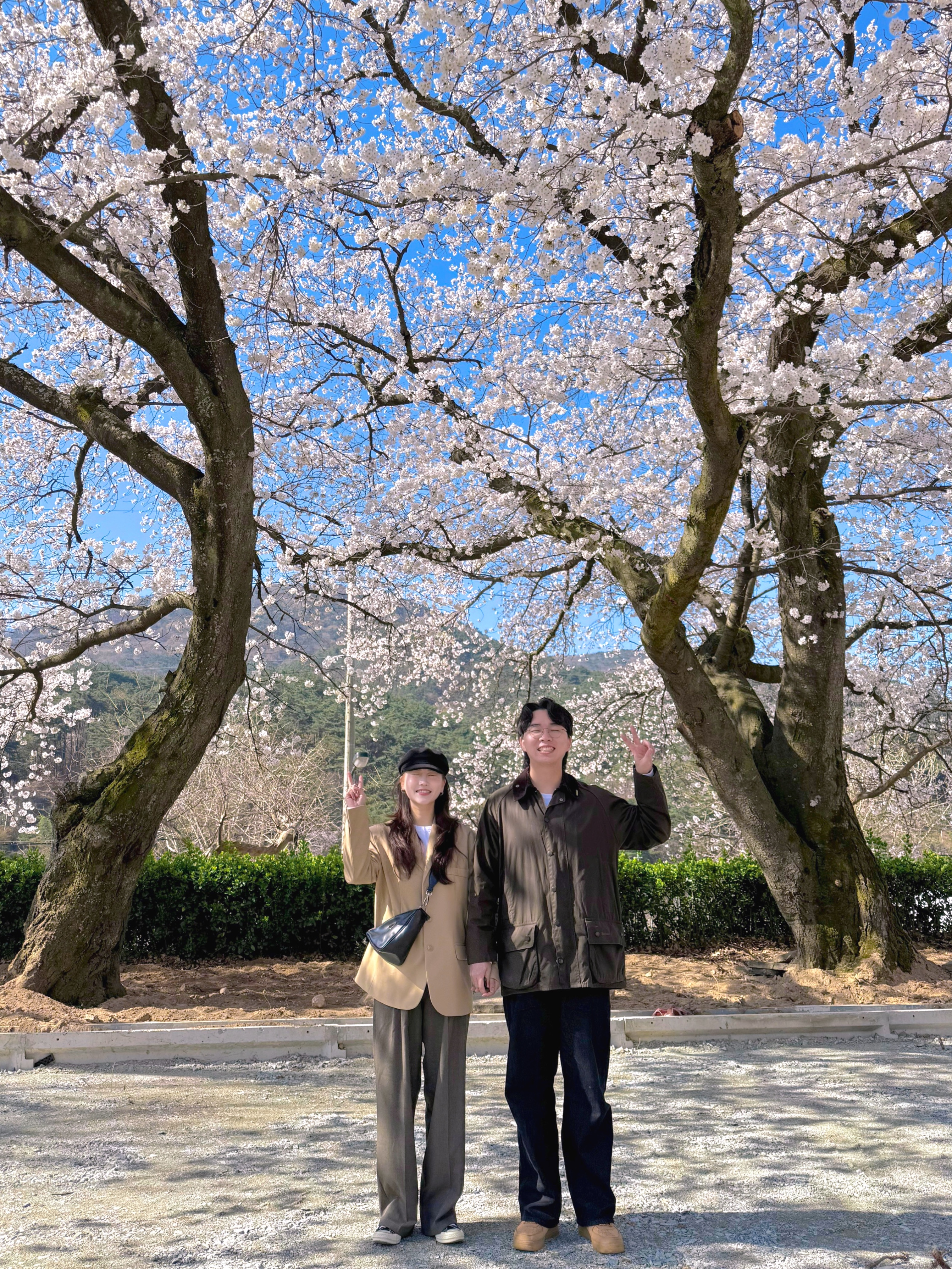 프라다 트라이앵글 레더 백 블랙, (GS) 나이키 에어포스 1 LV8 애슬레틱 클럽 블랙 다크 설퍼 착용 스타일 - 4