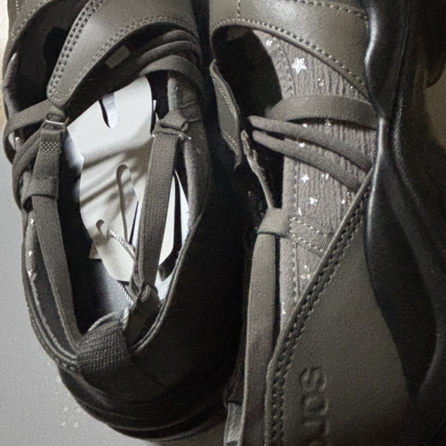 OJOS Strap Toe Sneakers Stone Brown 착용 스타일 - 2