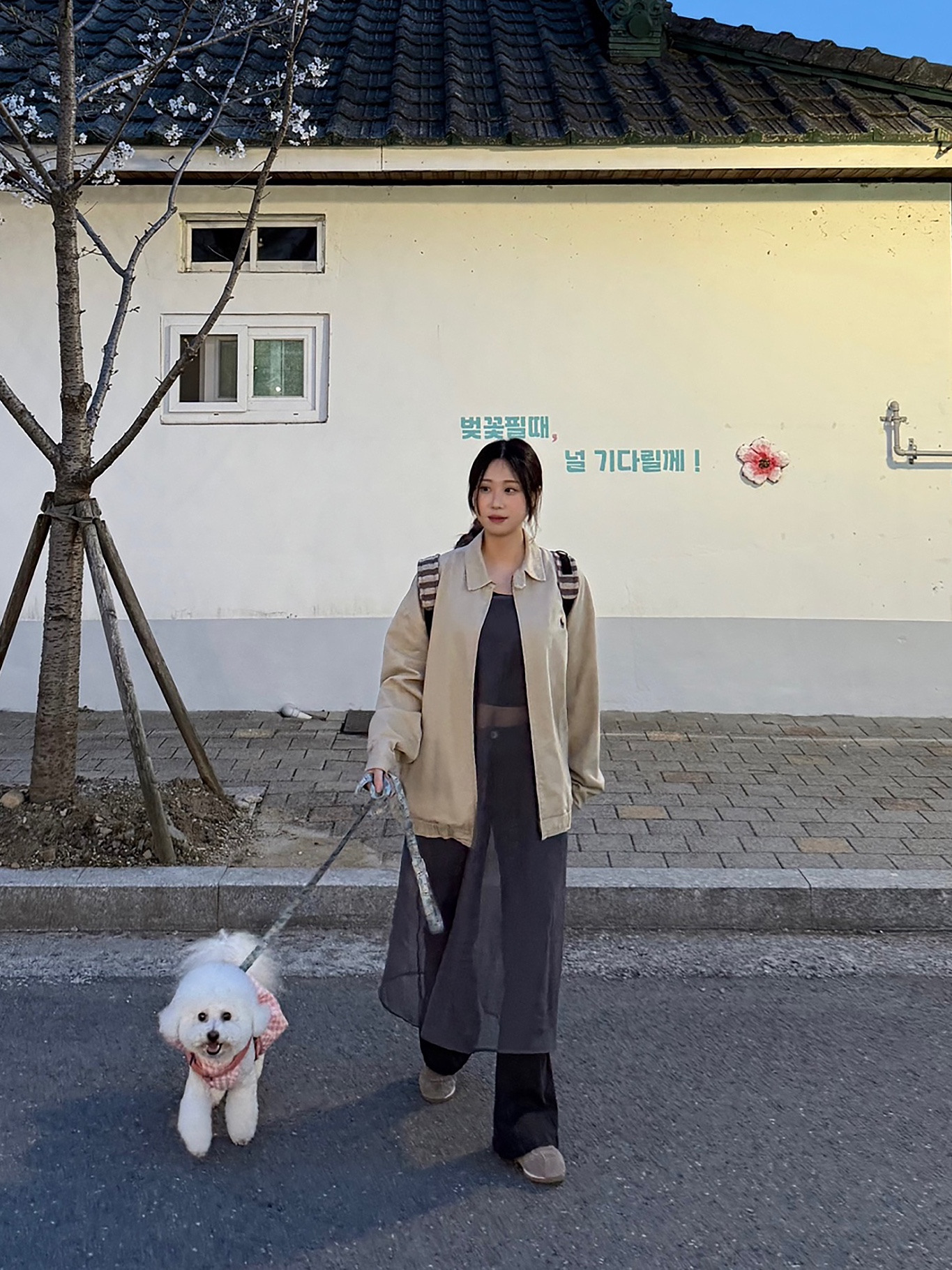 (W) 나이키 코르테즈 빈티지 밍크 브라운 검 미디엄 브라운 착용 스타일 - 1