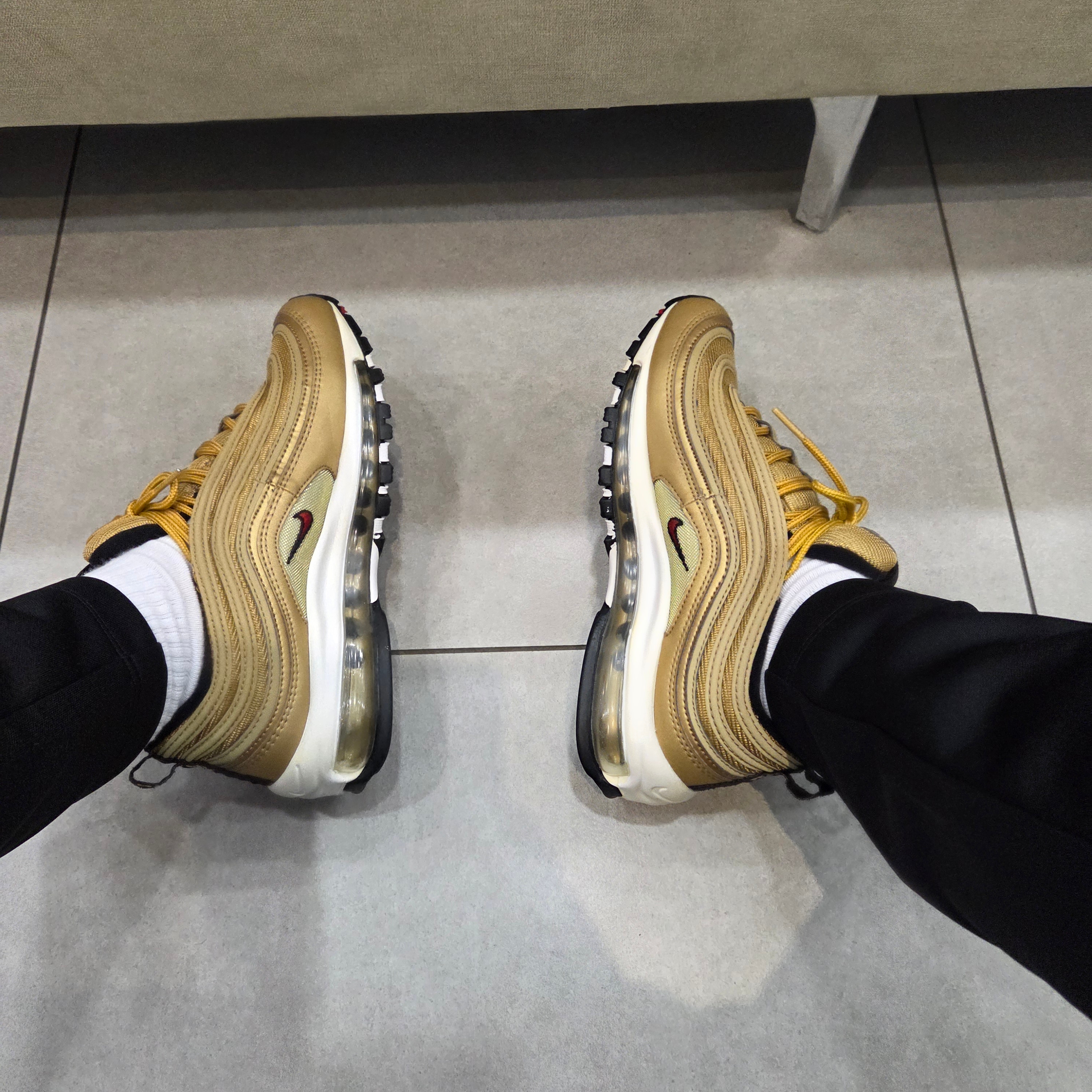 Nike Air Max 97 QS Metallic Gold 2018 착용 스타일