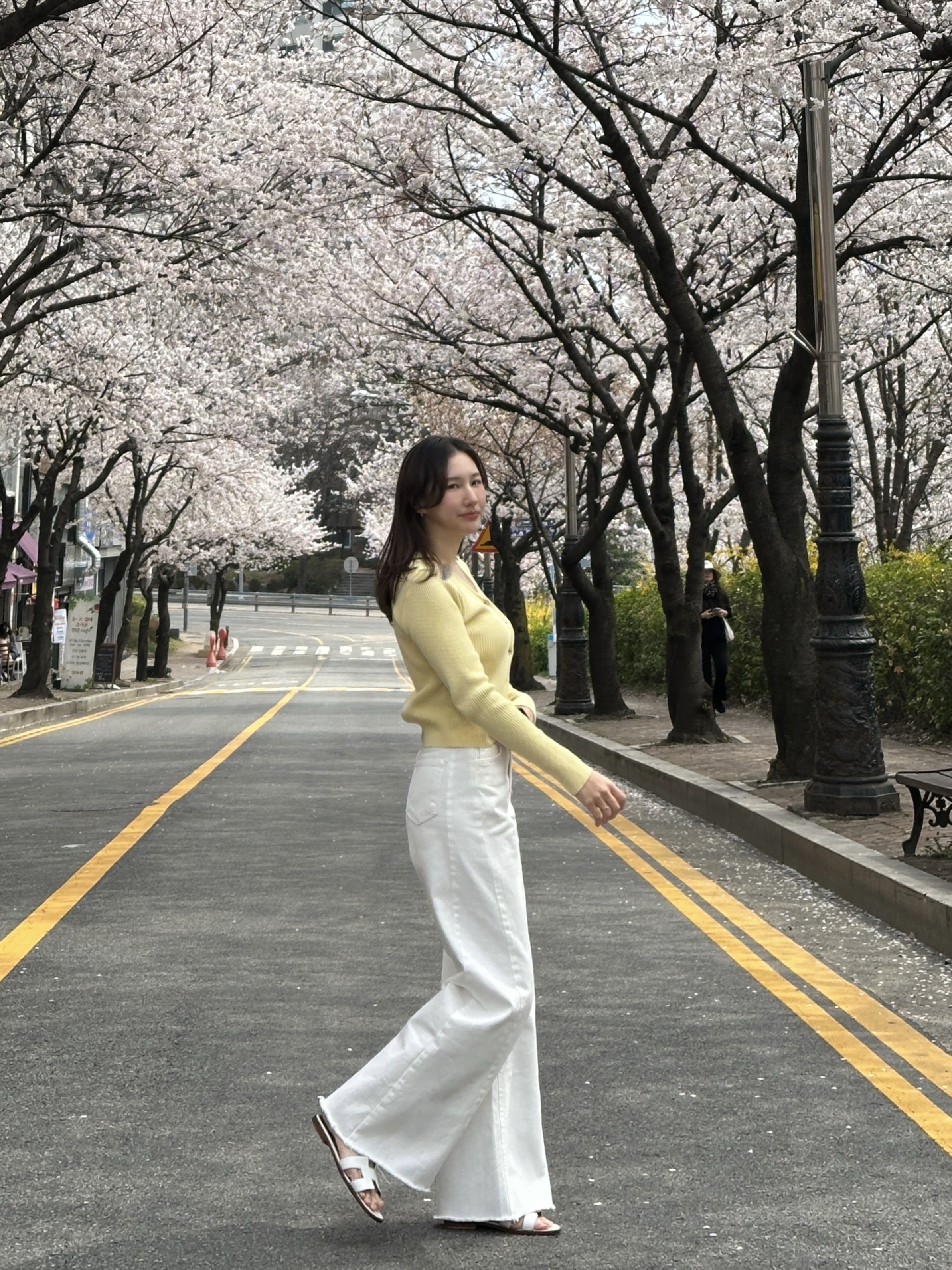 (W) 에르메스 오란 샌들 카프스킨 & 블랑 피케르 아반, (W) 에르메스 오란 샌들 카프스킨 & 골드 피케르 에크루즈 착용 스타일 - 4