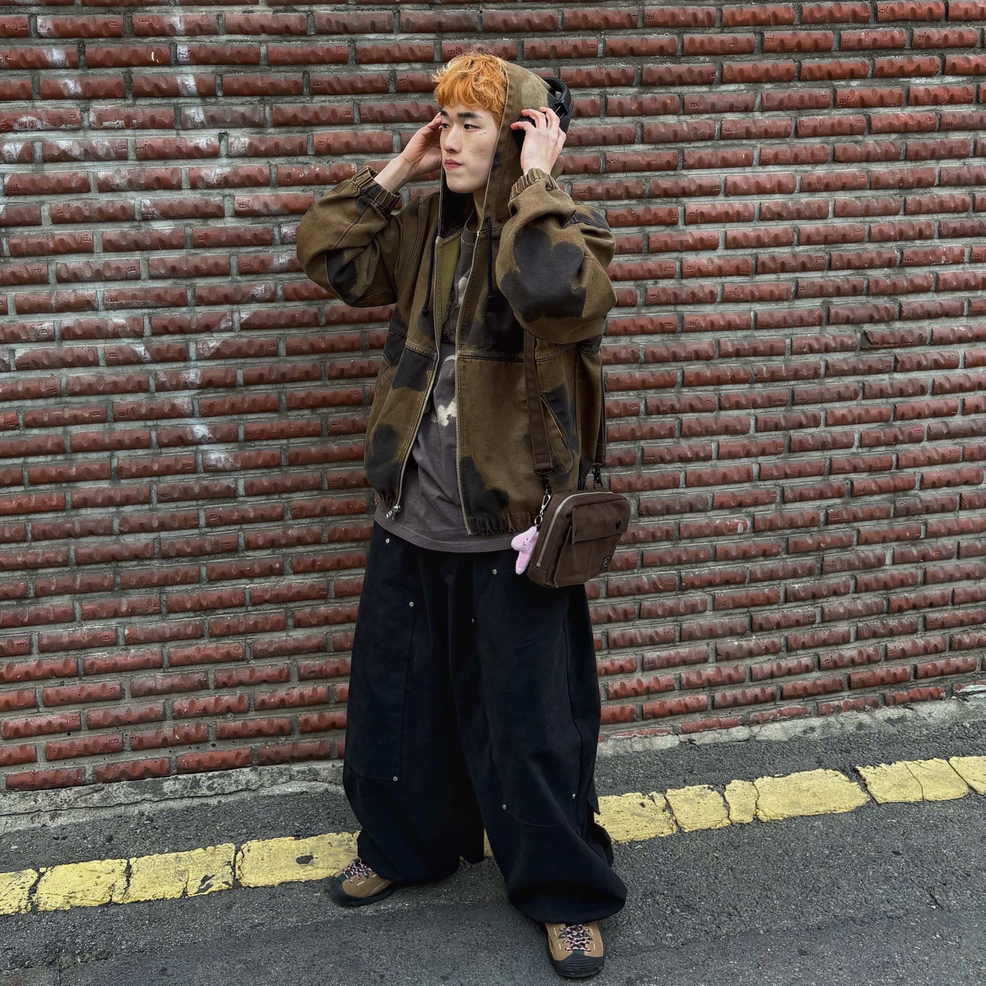 Porter Smoky 2Way Shoulder Bag Brown, Keen Jasper Sneakers Toasted Coconut 착용 스타일 - 1