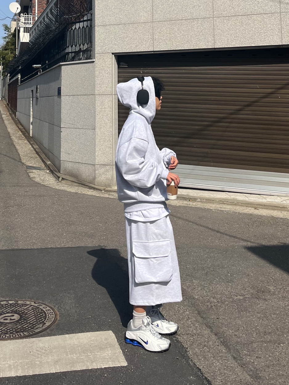 Nike Shox R4 White Racer Blue, Apple AirPods Max Lightning Space Gray (Korean Ver.) 착용 스타일 - 1