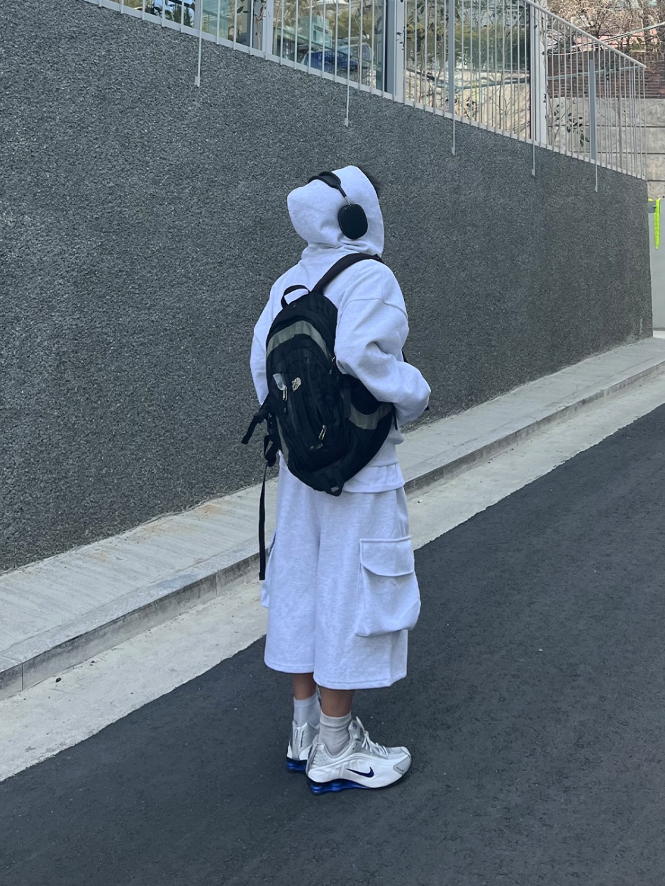 Nike Shox R4 White Racer Blue, Apple AirPods Max Lightning Space Gray (Korean Ver.) 착용 스타일 - 2