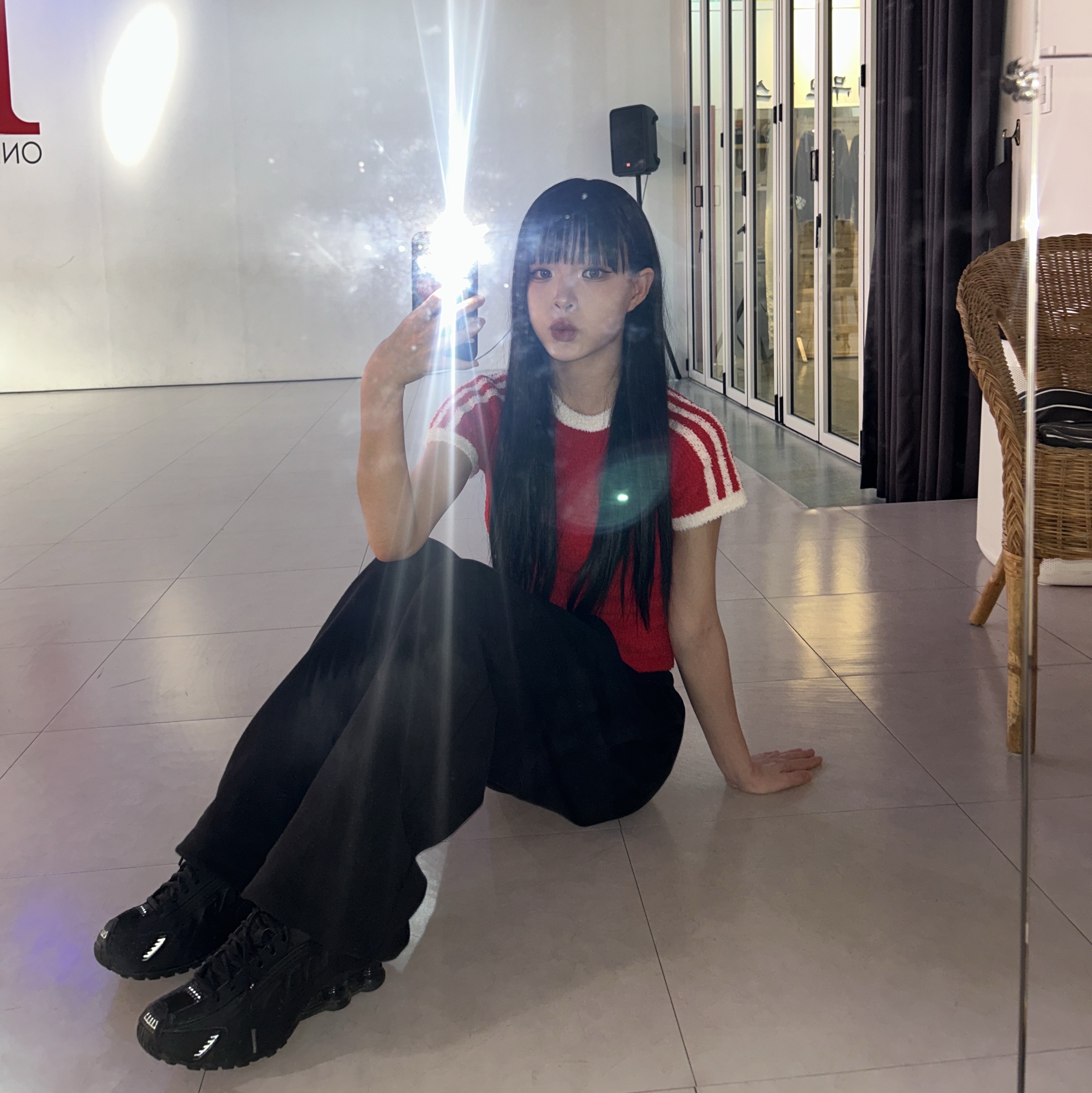(W) 나이키 샥스 R4 블랙, 크롬하츠 복서 브리프 블랙 착용 스타일 - 2