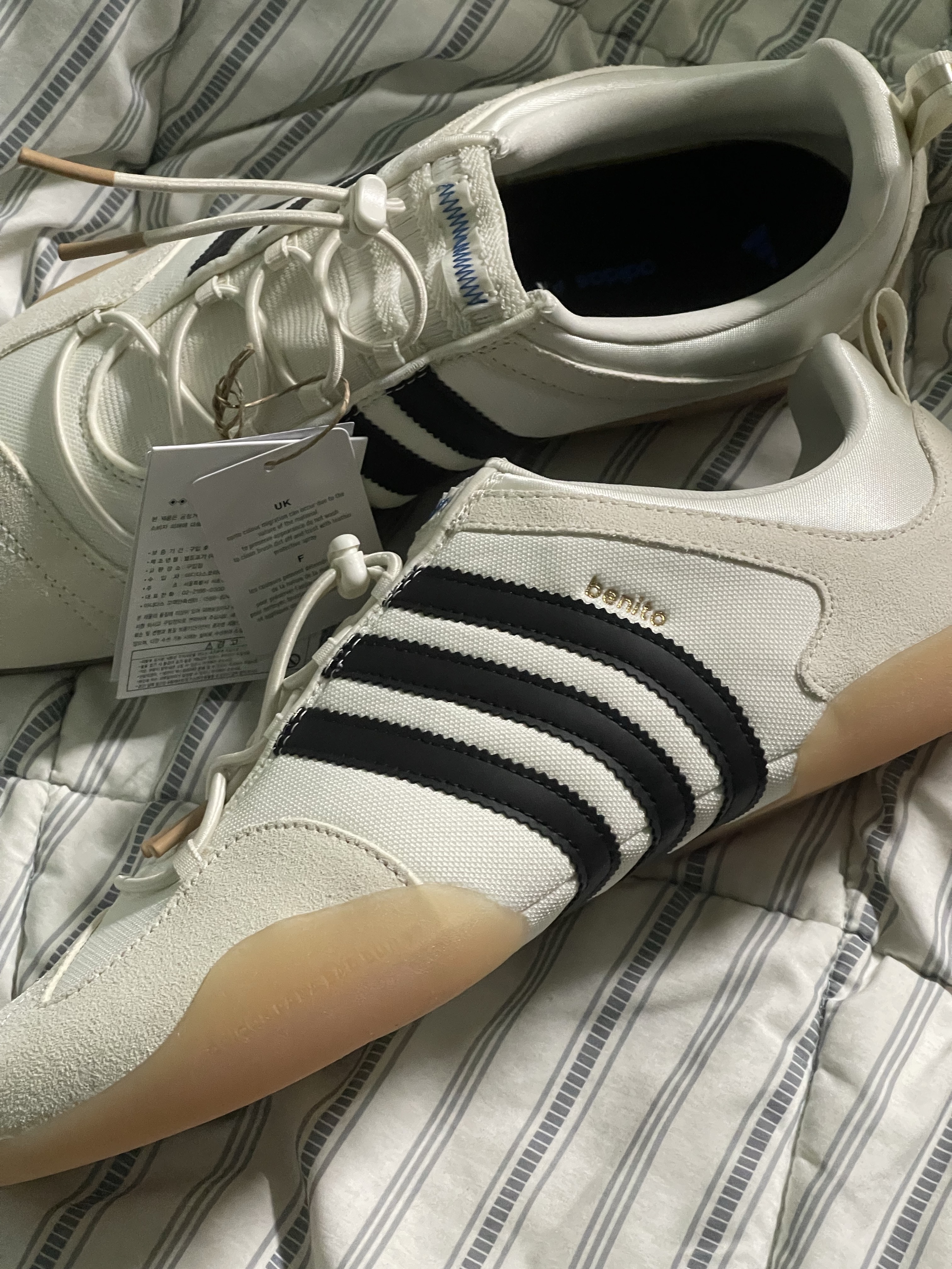 Adidas x Bad Bunny Ballerina Off White Core Black 착용 스타일