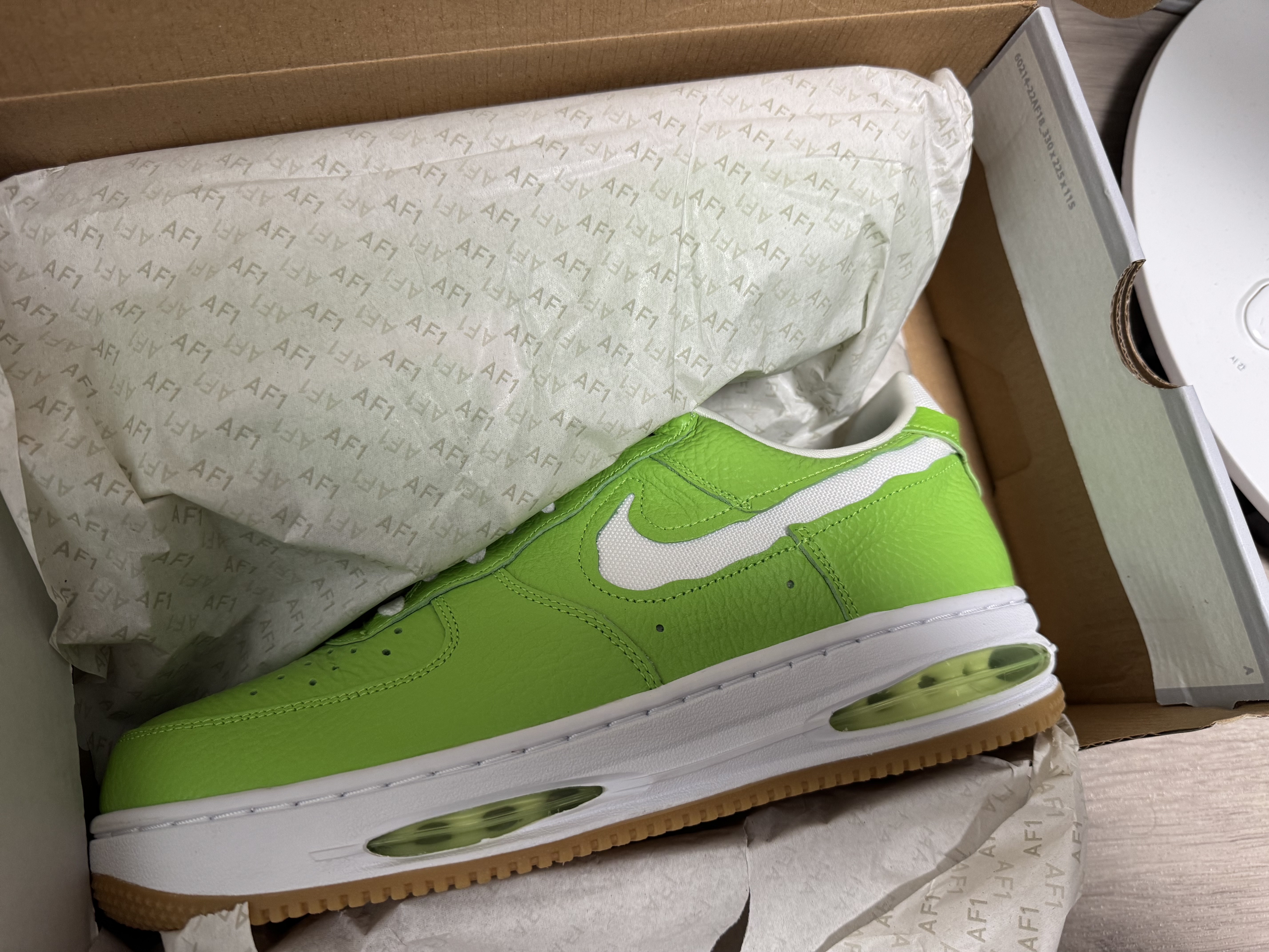 Nike Air Force 1 Low EVO Action Green Light Lemon Twist 착용 스타일 - 1